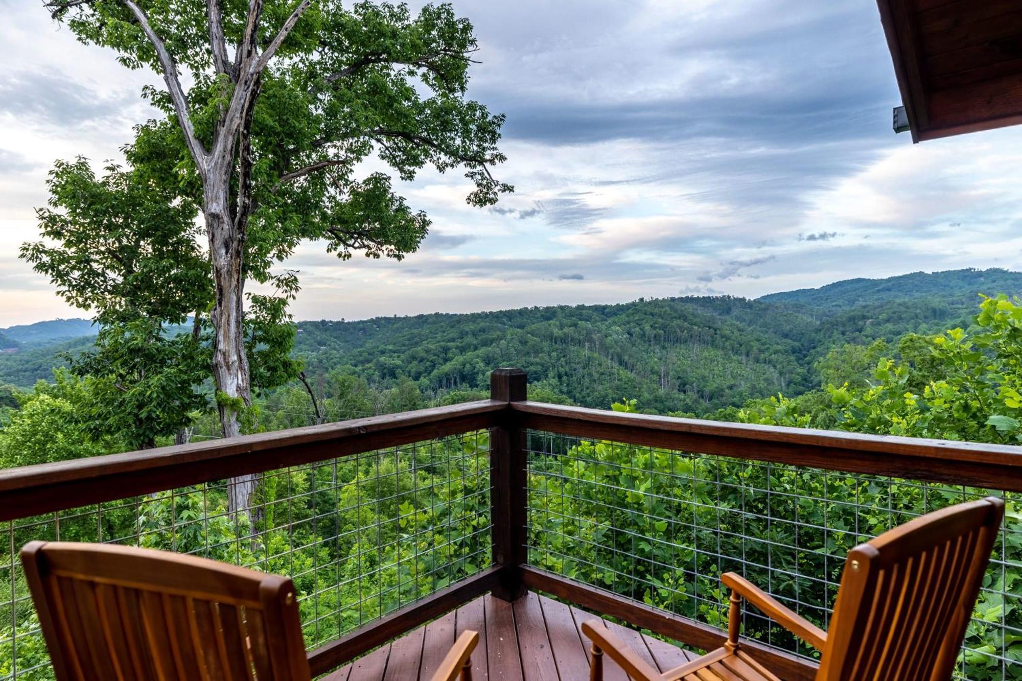 The Solstice - Amenities Galore Mountain Retreat * Gatlinburg