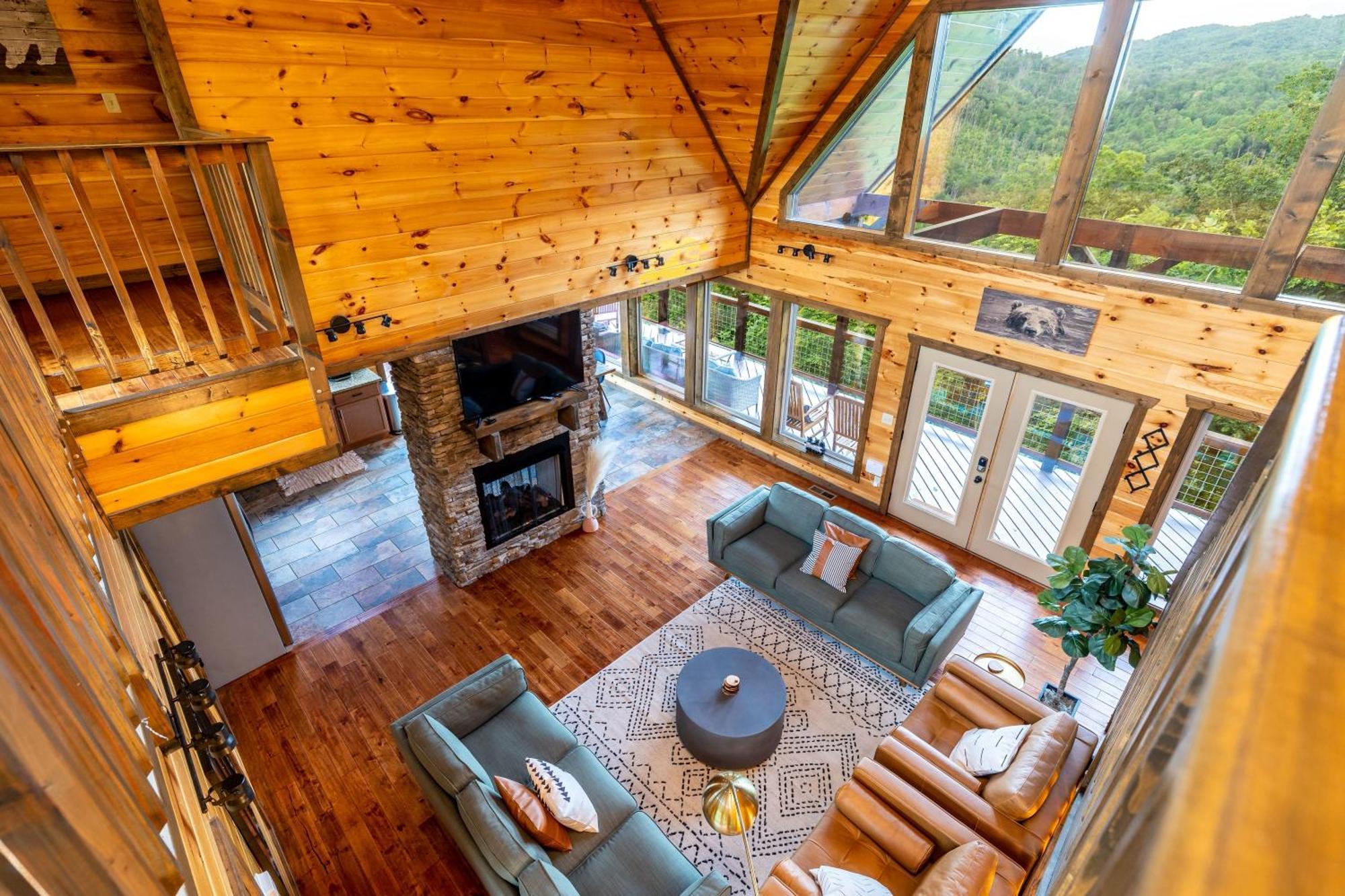 The Solstice - Amenities Galore Mountain Retreat *