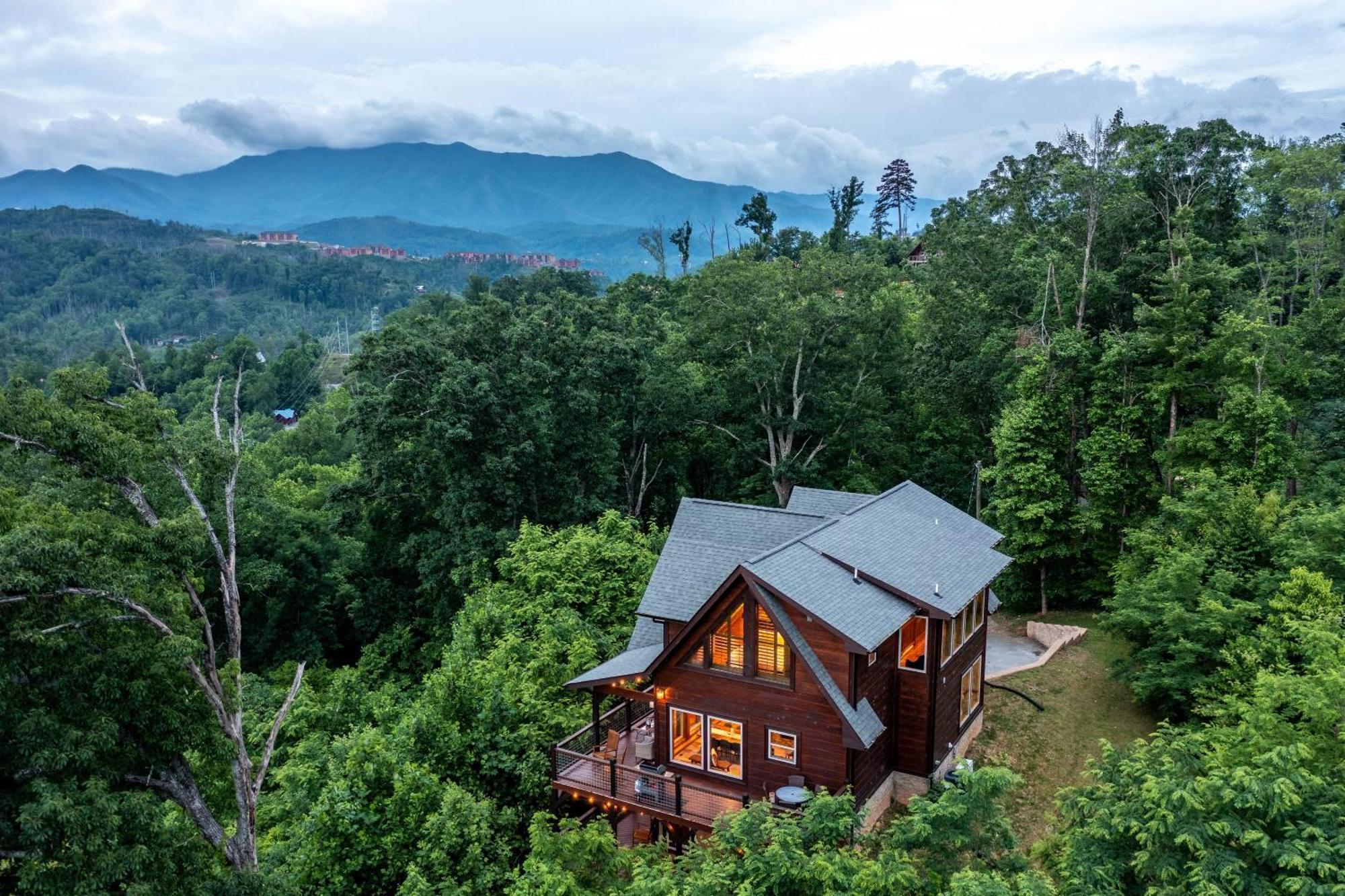 The Solstice - Amenities Galore Mountain Retreat Holiday home *