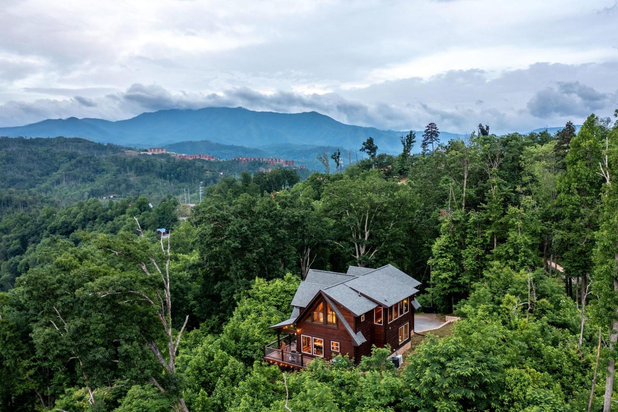The Solstice - Amenities Galore Mountain Retreat Holiday home