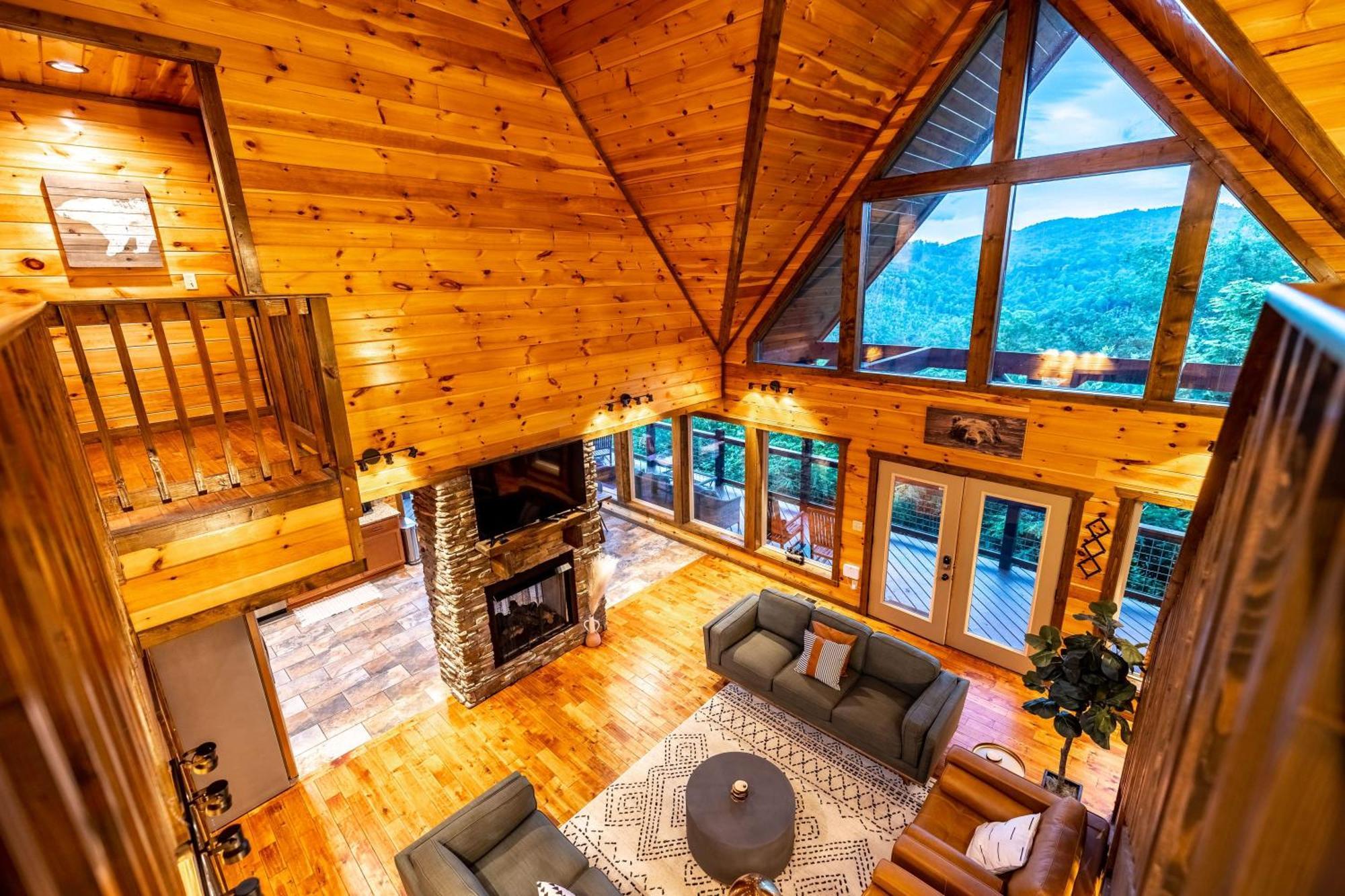 The Solstice - Amenities Galore Mountain Retreat Gatlinburg