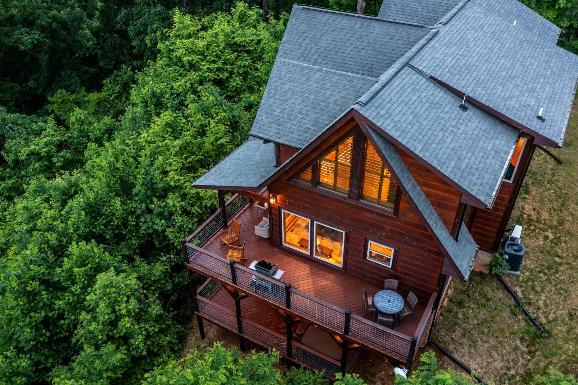 The Solstice - Amenities Galore Mountain Retreat *