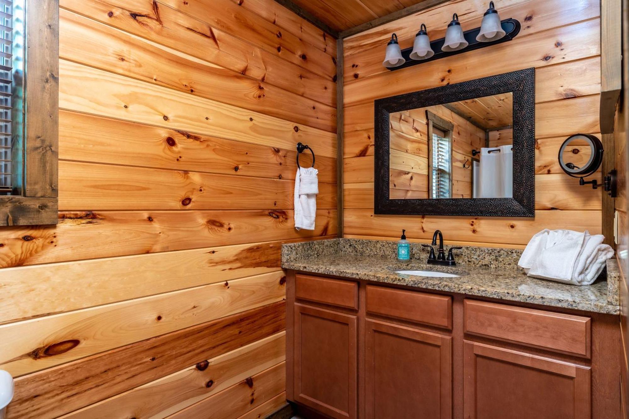The Solstice - Amenities Galore Mountain Retreat *