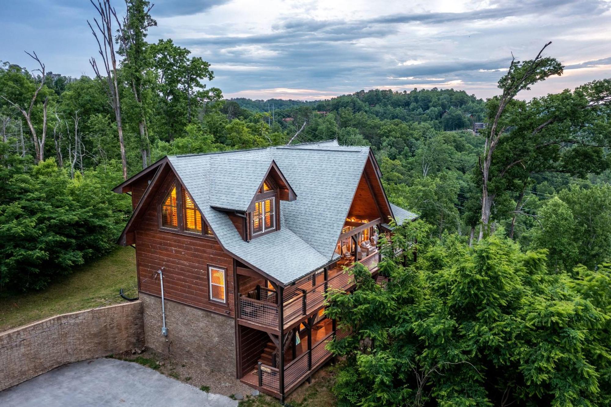 The Solstice - Amenities Galore Mountain Retreat