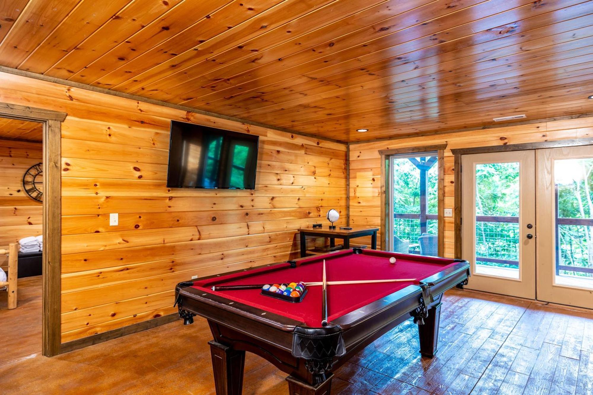 The Solstice - Amenities Galore Mountain Retreat Gatlinburg