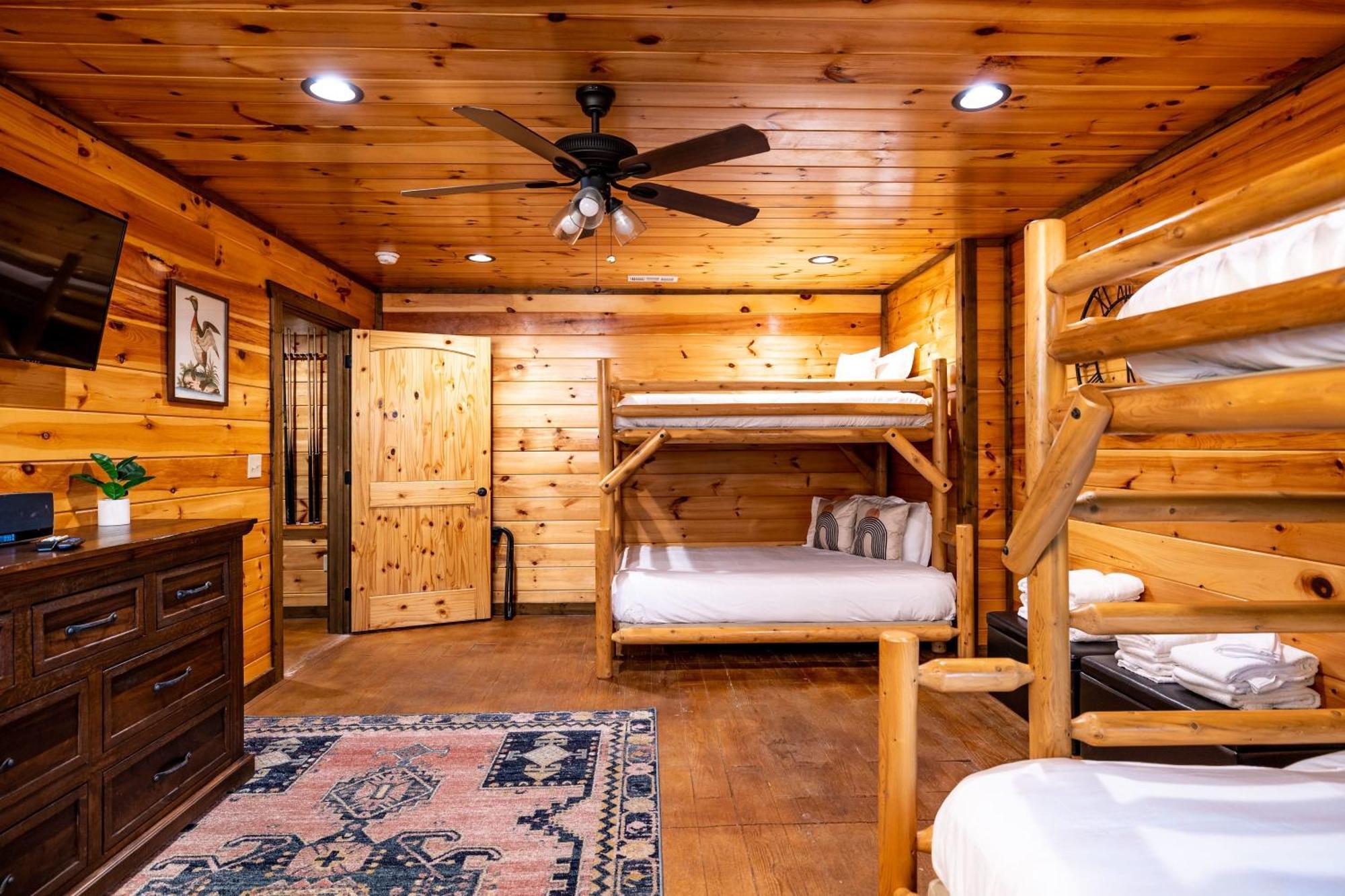 The Solstice - Amenities Galore Mountain Retreat Holiday home