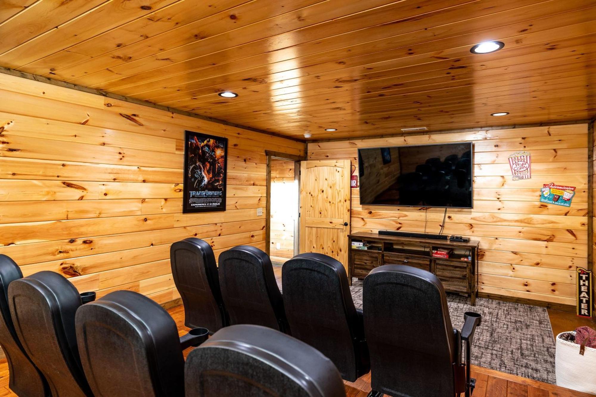 The Solstice - Amenities Galore Mountain Retreat