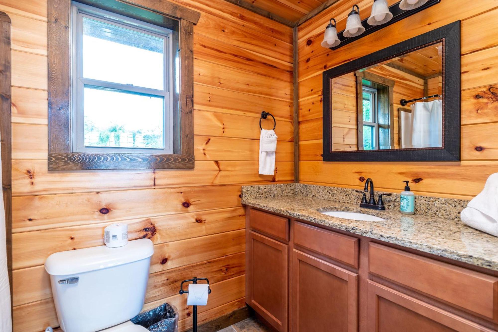 The Solstice - Amenities Galore Mountain Retreat Holiday home