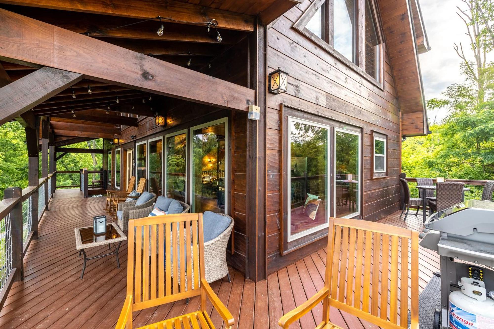 The Solstice - Amenities Galore Mountain Retreat Holiday home *