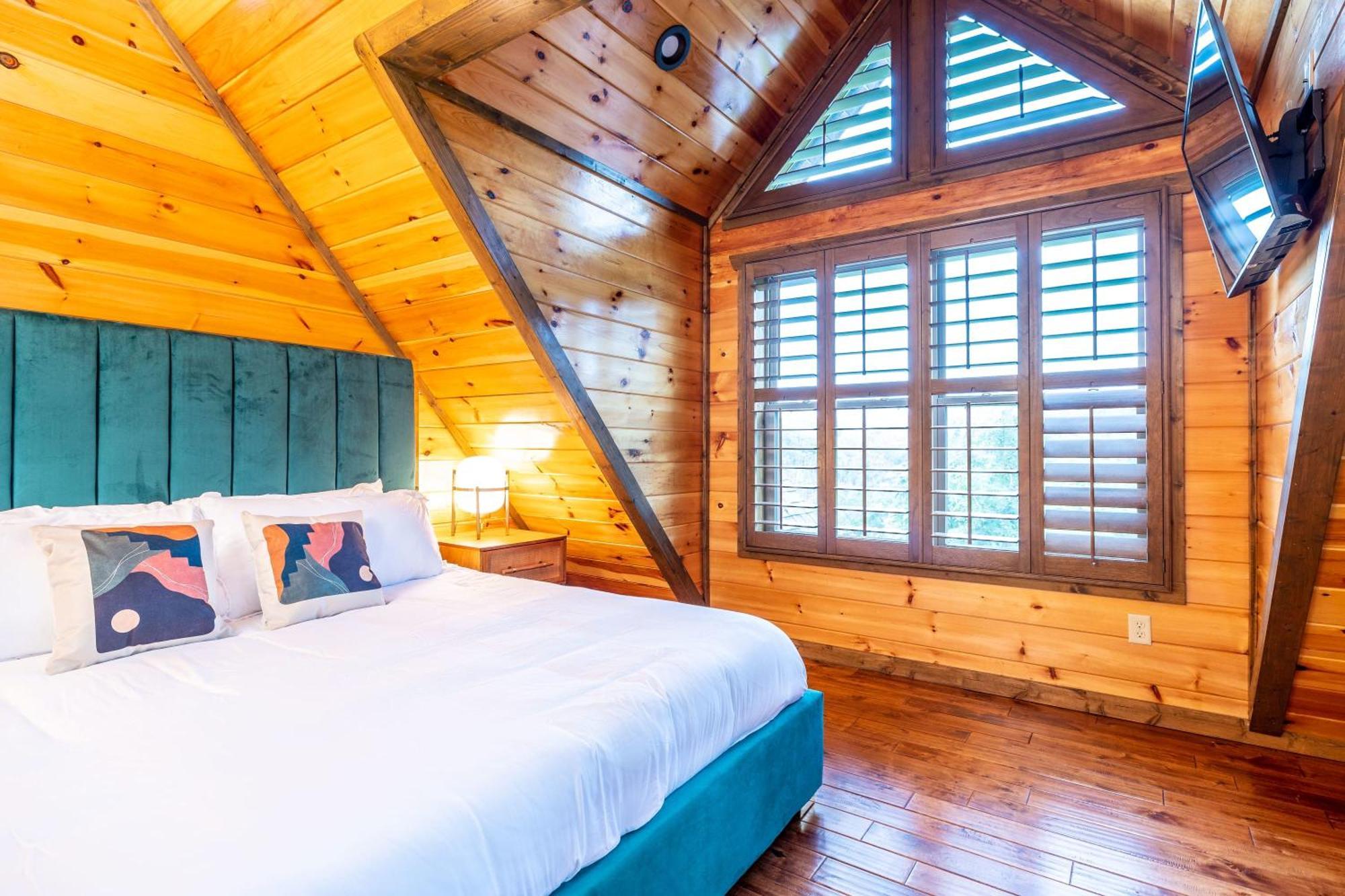 The Solstice - Amenities Galore Mountain Retreat Holiday home *