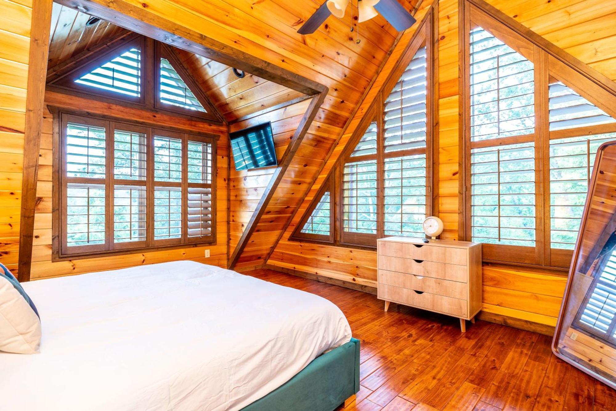 The Solstice - Amenities Galore Mountain Retreat Gatlinburg