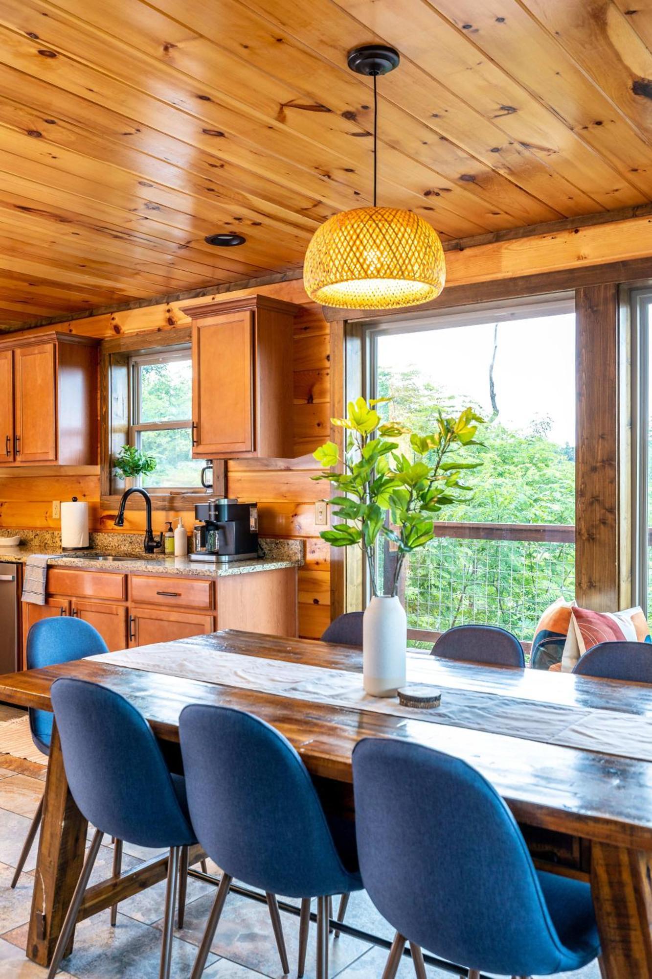 The Solstice - Amenities Galore Mountain Retreat * Gatlinburg