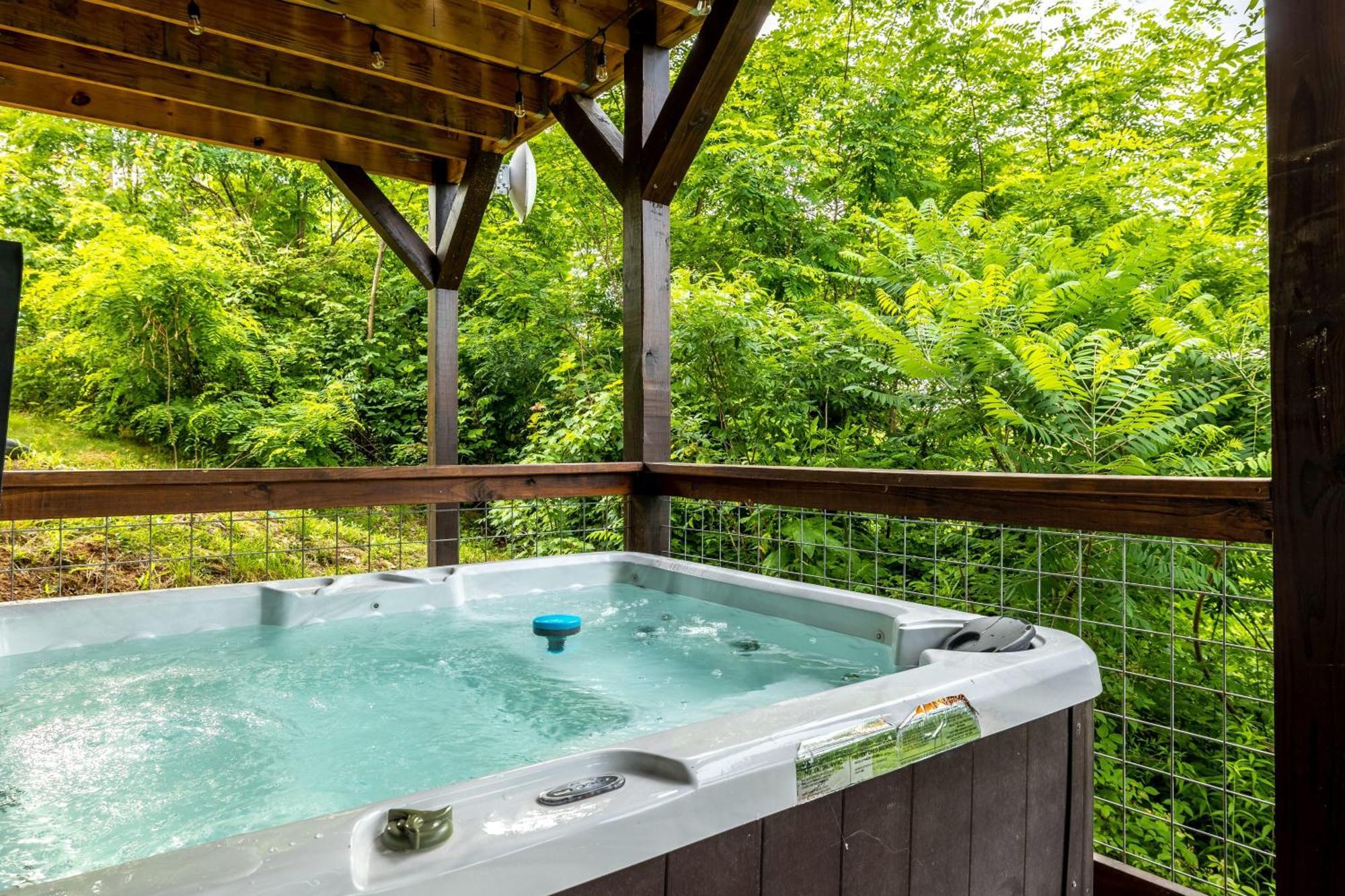 The Solstice - Amenities Galore Mountain Retreat Gatlinburg