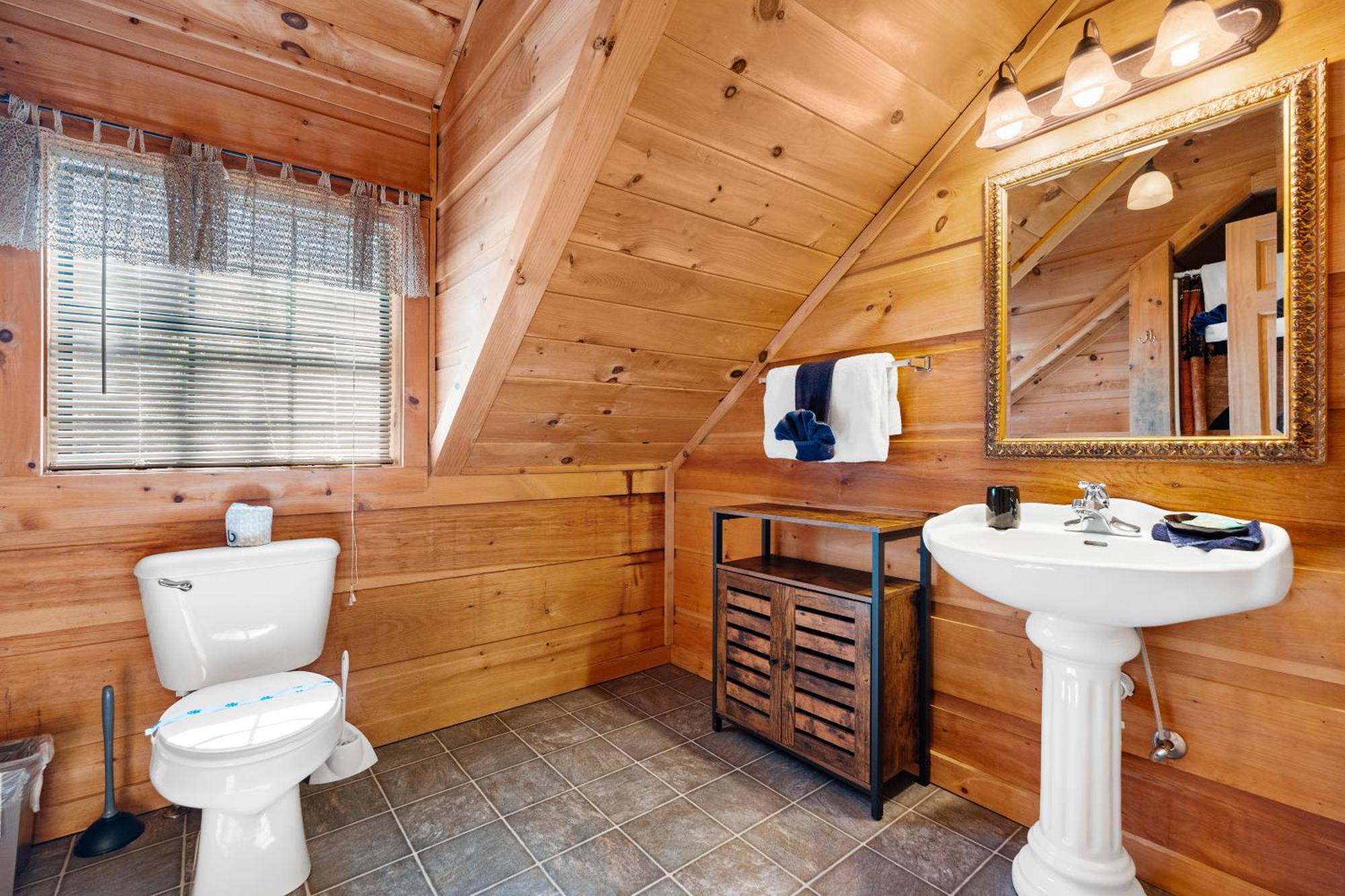 Holiday home Cubby Bear, Hot Tub, Pool, 1089 Free Attraction Tickets Each Paid Day, Dollywood And More! *