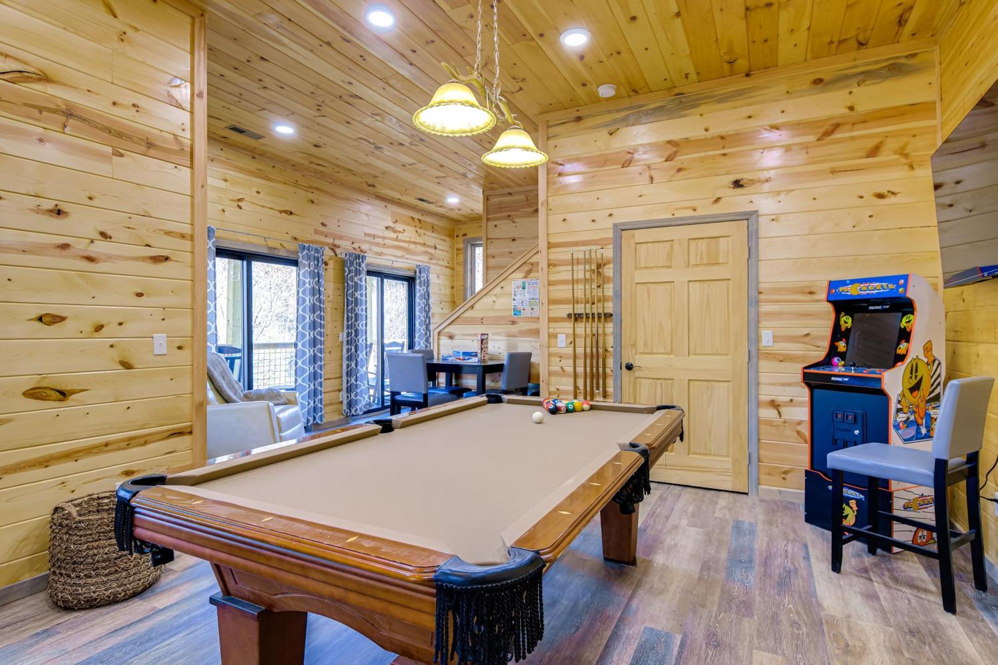 Holiday home With Game Room, Hot Tub And Mtn Views *