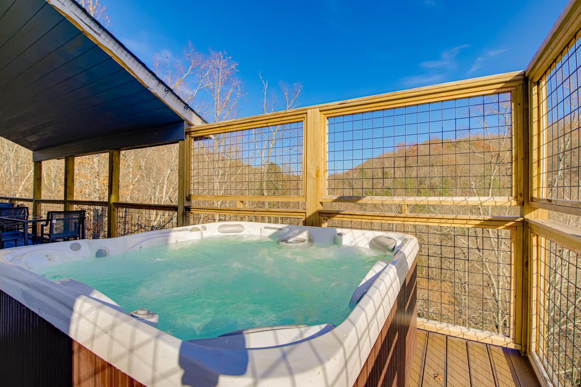 Holiday home With Game Room, Hot Tub And Mtn Views