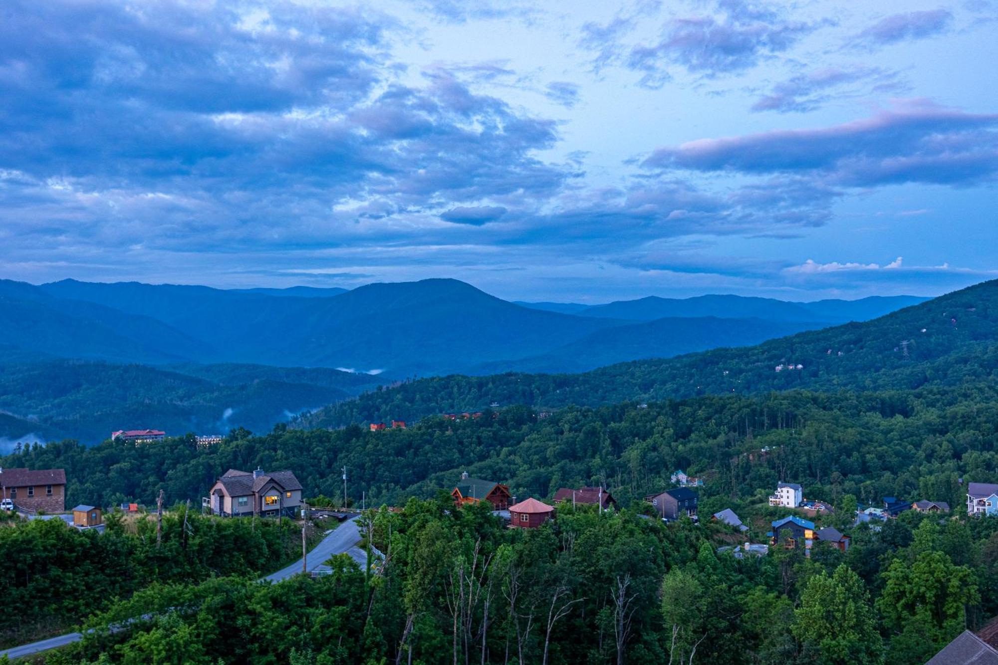 Swimmin 'n Da Clouds * Gatlinburg