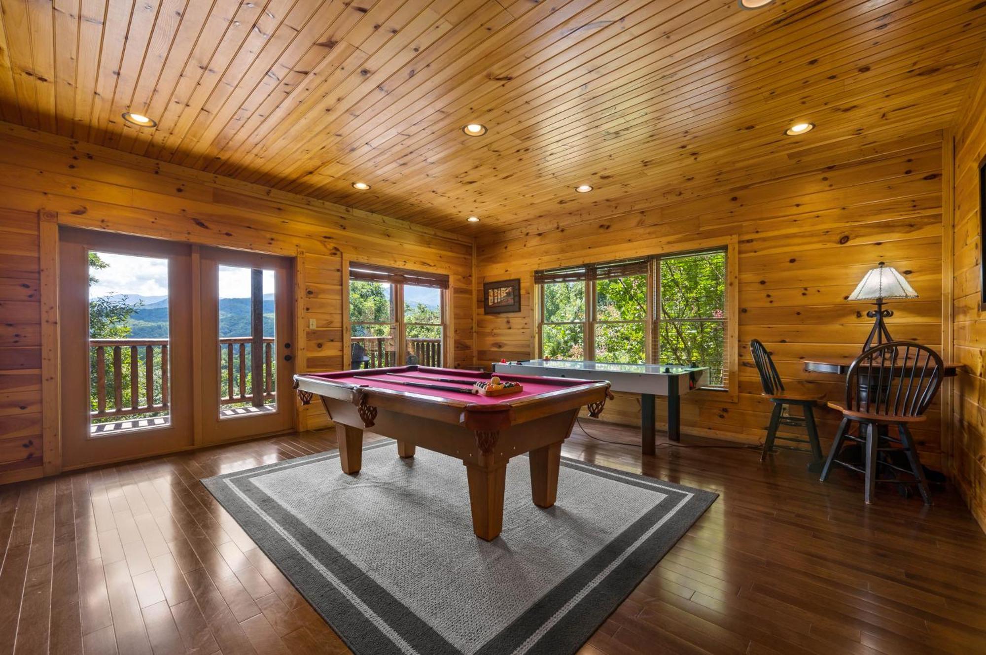 Smoky Mountain High Holiday home *