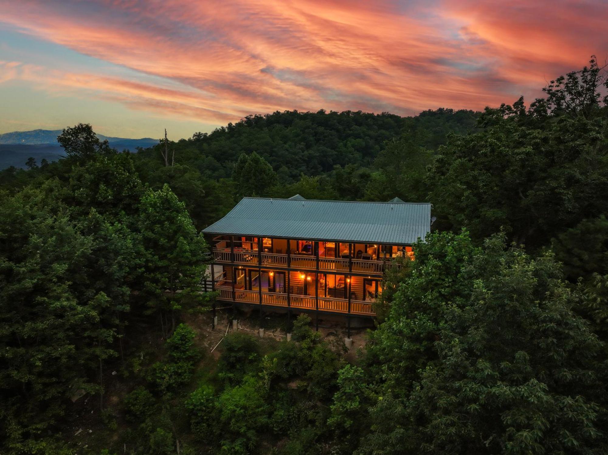 Treasure Of Tennessee * Gatlinburg