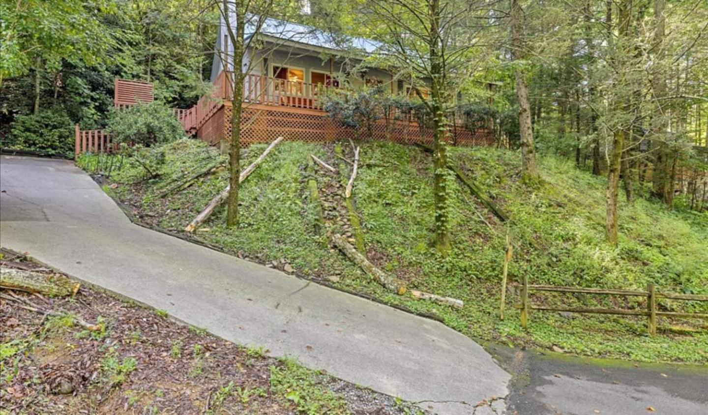 Near Downtown, Bbq,hot Tub, Foosball, Fireplace Holiday home