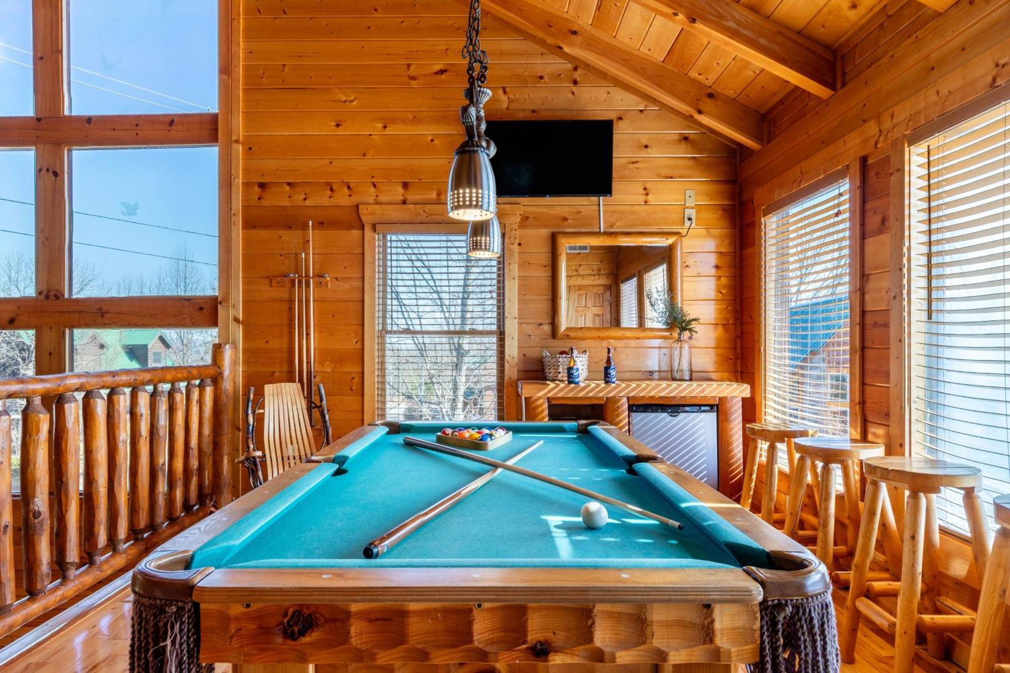 Misty Mountain By Avantstay Hot Tub Mountain Views Theater Pool Table Holiday home Gatlinburg