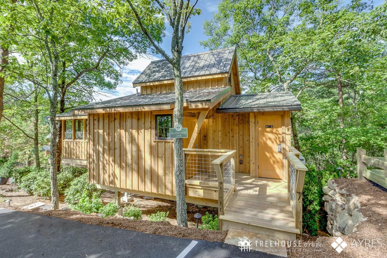Holiday home The Blackjack Oak In Treehouse Grove At Norton Creek