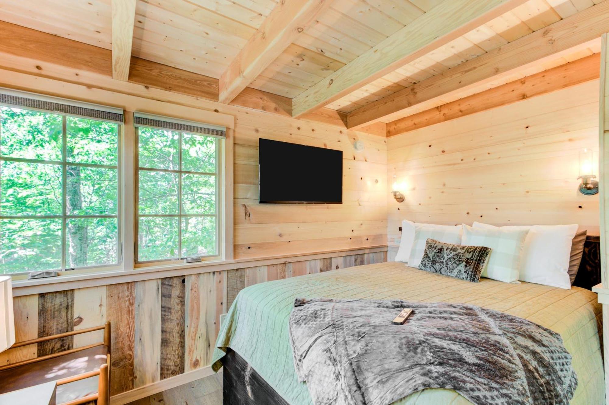 The Hickory In Treehouse Grove At Norton Creek