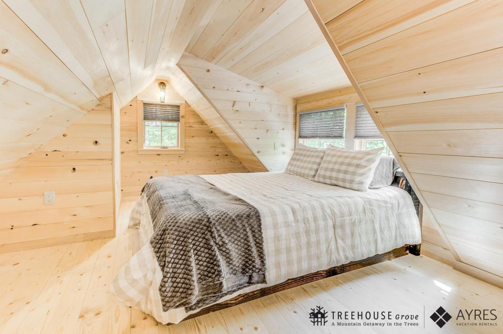 The Cherry In Treehouse Grove At Norton Creek Holiday home Gatlinburg