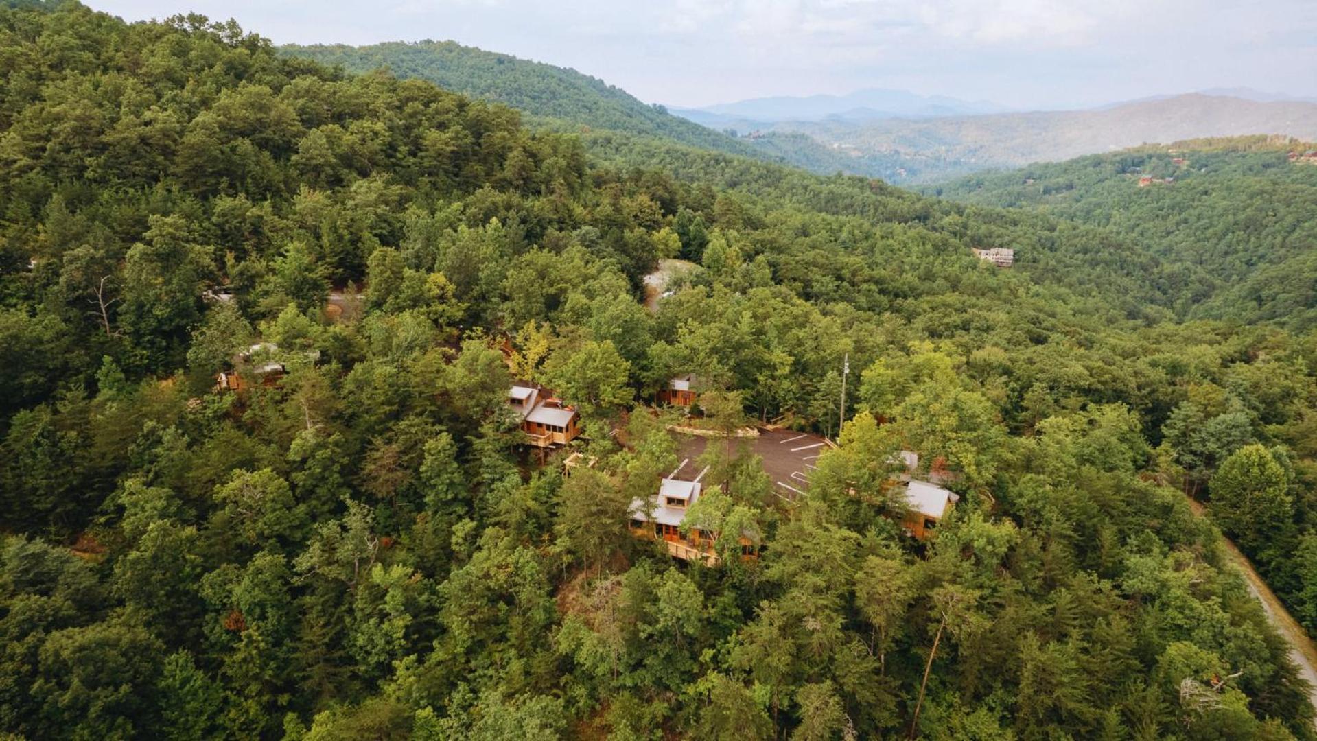 The Cherry In Treehouse Grove At Norton Creek Holiday home Gatlinburg