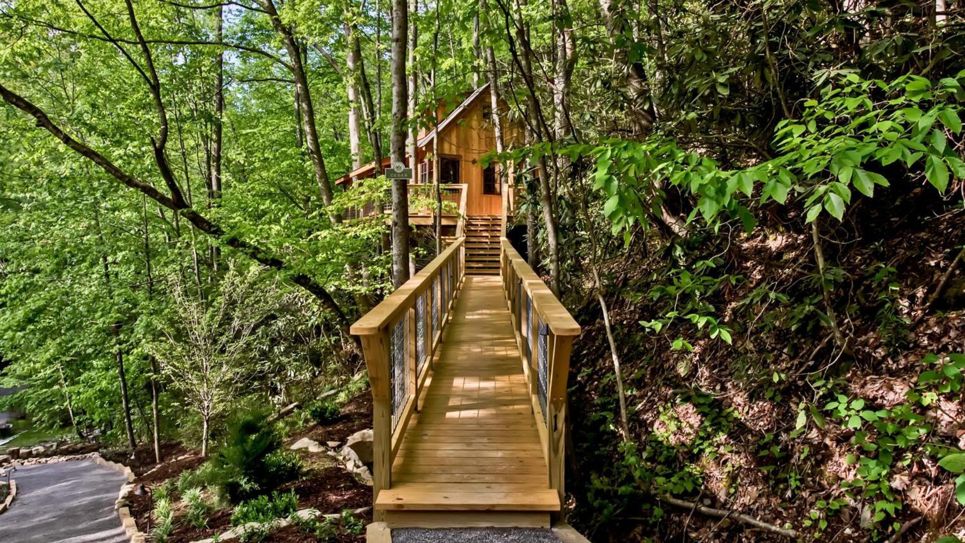 The Cedar In Treehouse Grove At Norton Creek Holiday home Gatlinburg