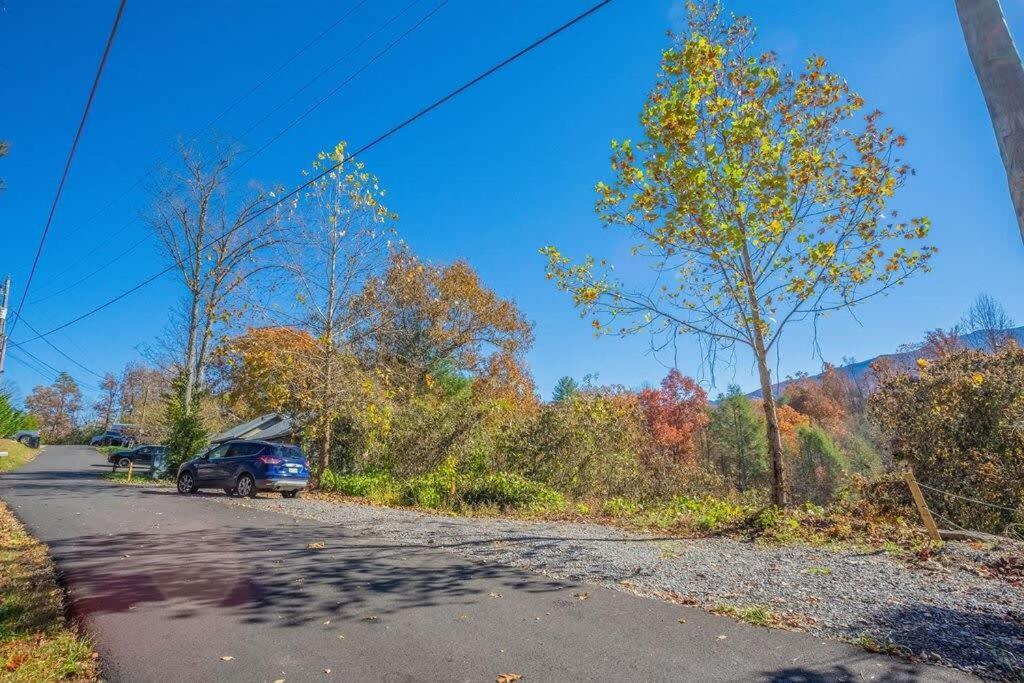 Holiday home Sasquatch E Sleeps 13 *