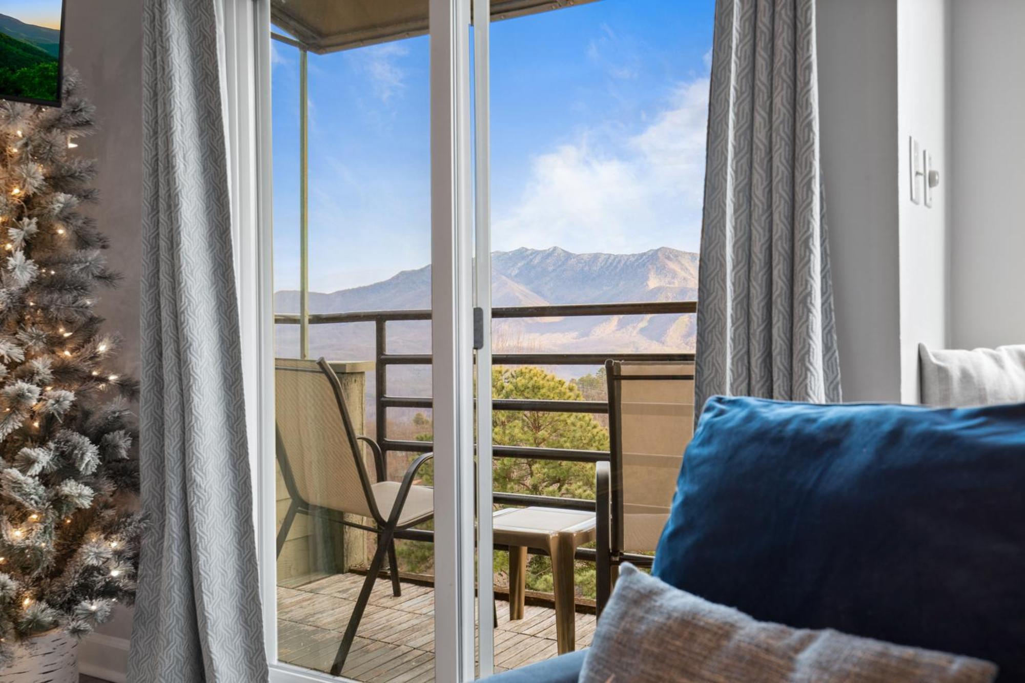 Summit Smoky Mountains View Apartment *