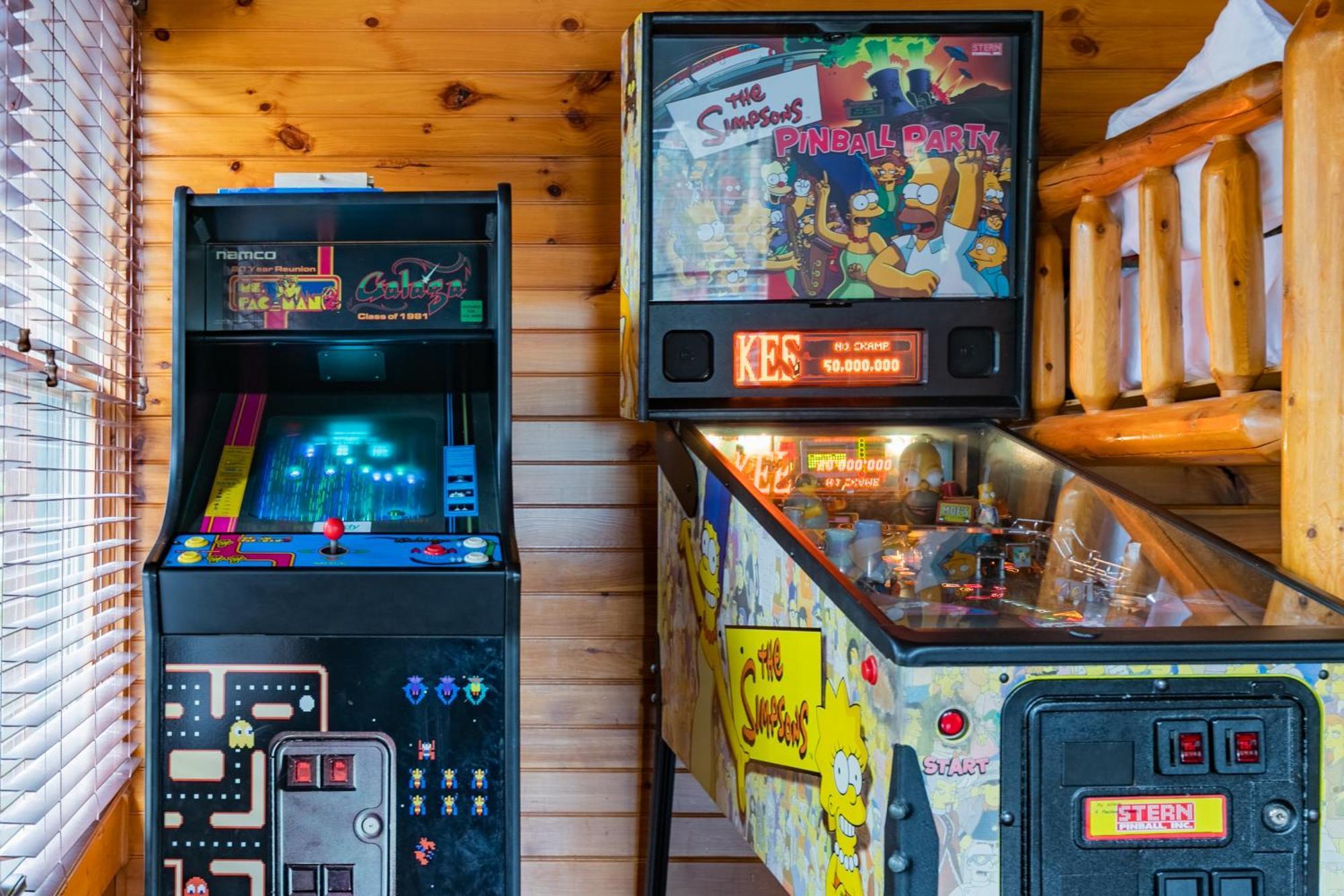 Villa Spacious Log Cabin, Easy Drive, Hot Tub, Arcade Gameroom, Mountain Vibe Gatlinburg