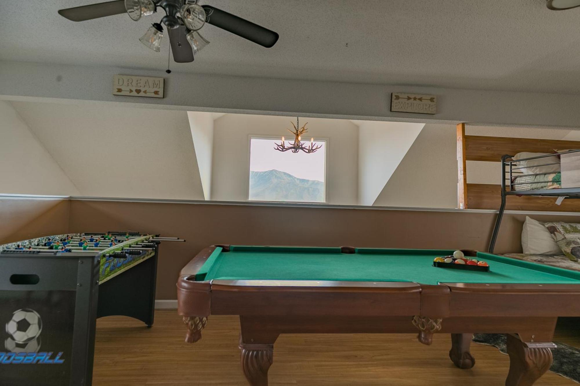 Heavenly View - Bear Themed Cabin, Hottub, Dog-friendly, Near Chalet *