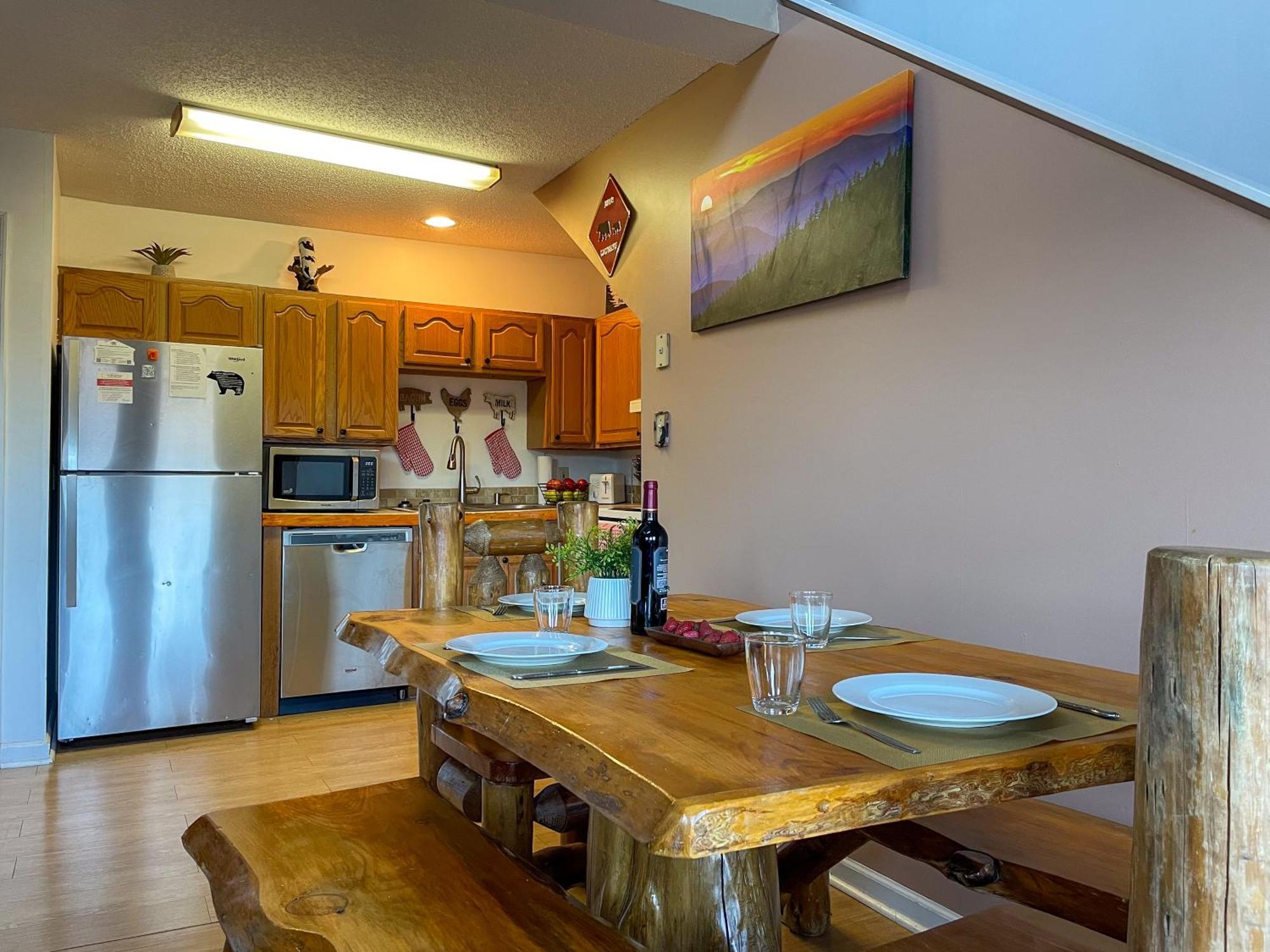 Heavenly View - Bear Themed Cabin, Hottub, Dog-friendly, Near Chalet Gatlinburg