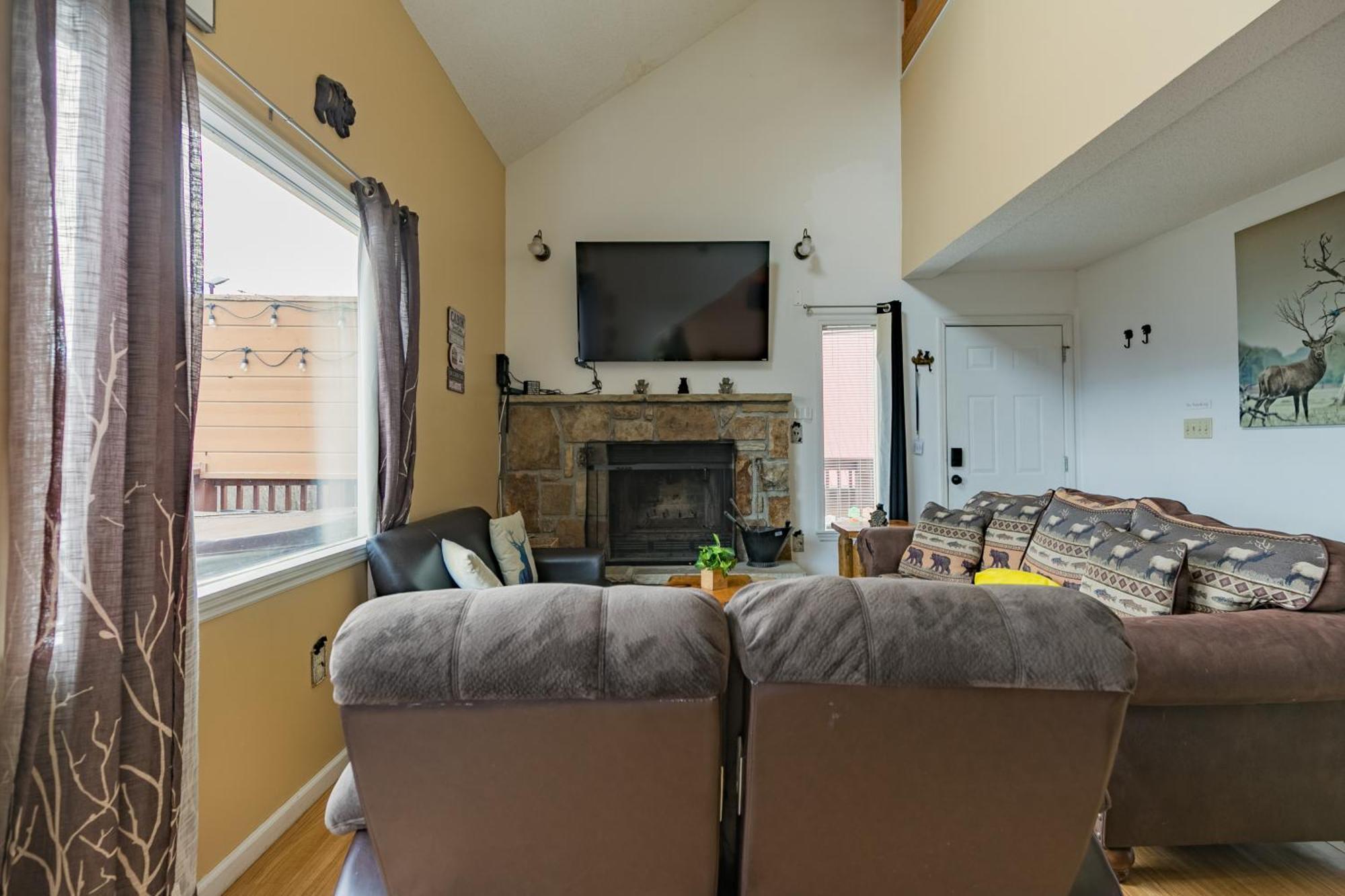 Heavenly View - Bear Themed Cabin, Hottub, Dog-friendly, Near * Gatlinburg