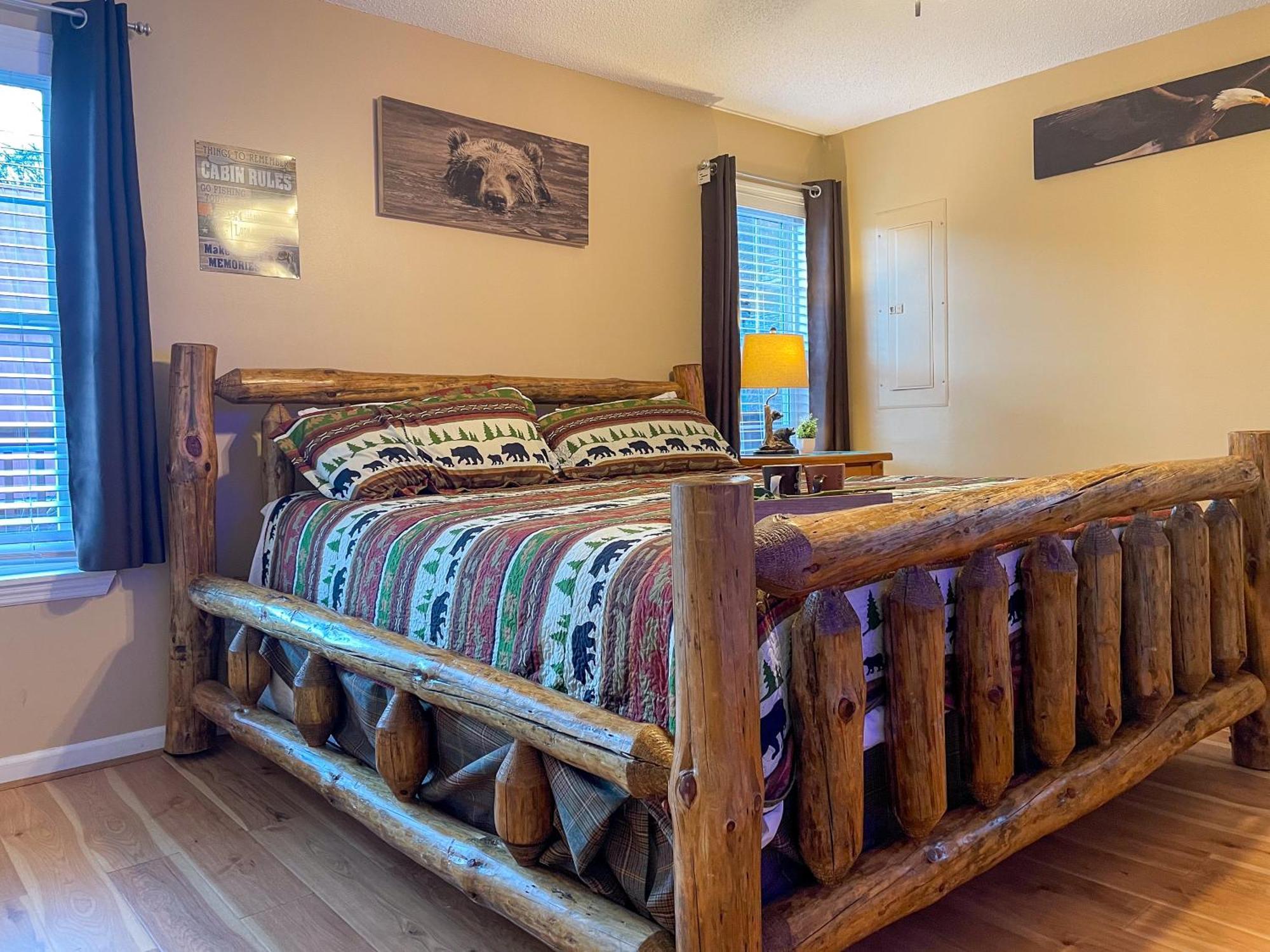 Heavenly View - Bear Themed Cabin, Hottub, Dog-friendly, Near *
