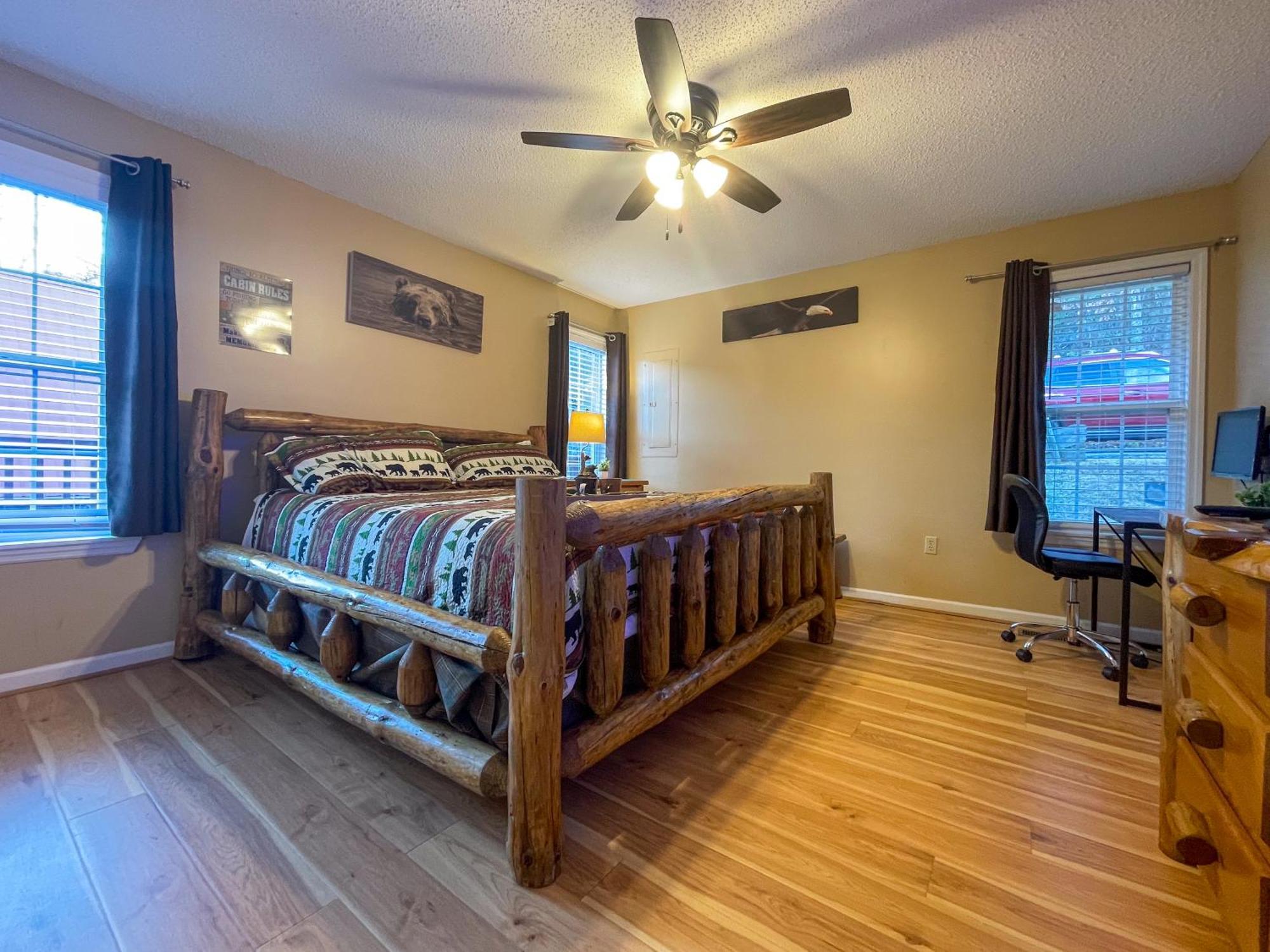 Heavenly View - Bear Themed Cabin, Hottub, Dog-friendly, Near Chalet *