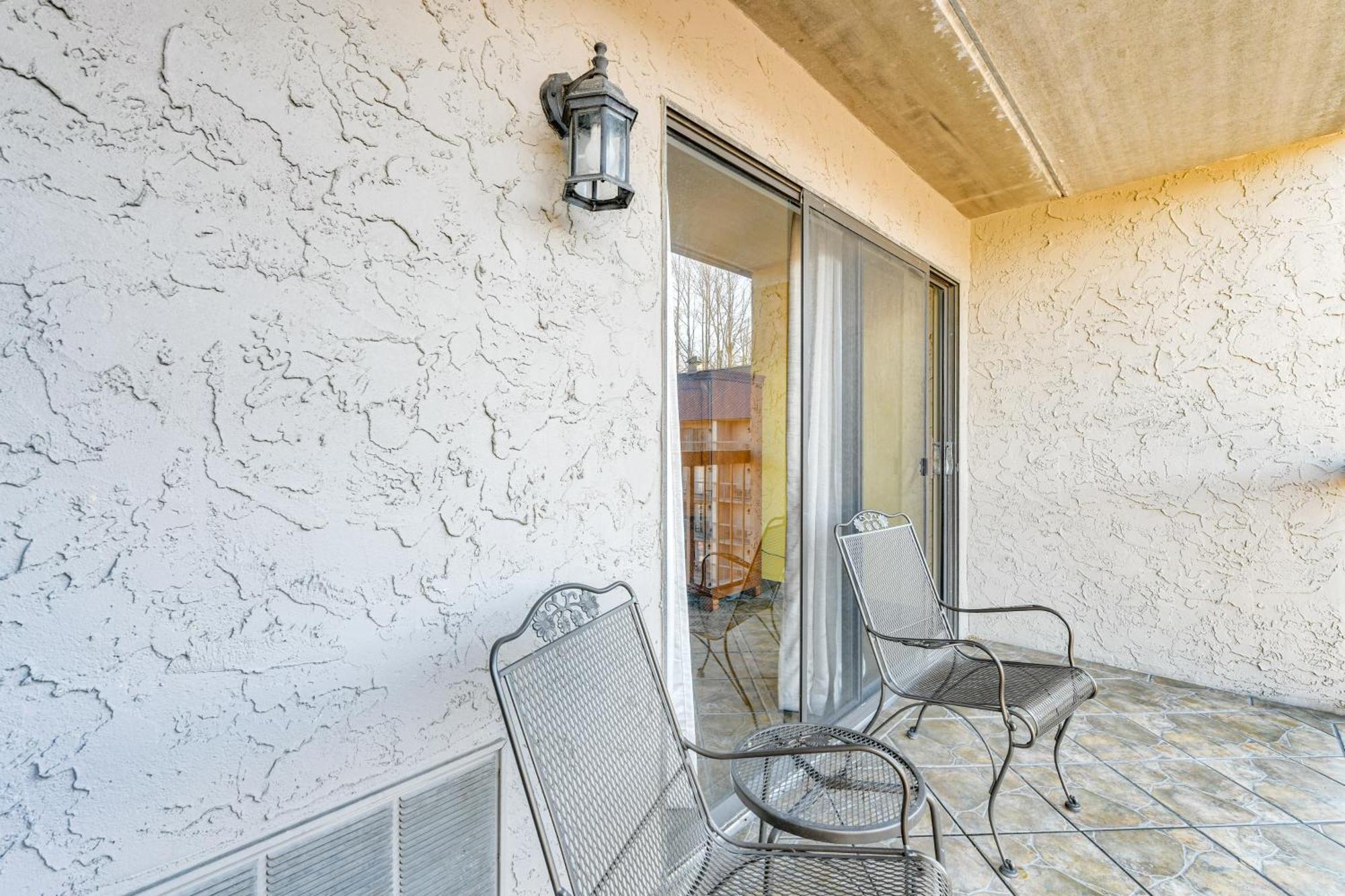 Downtown With Community Pool! Apartment *