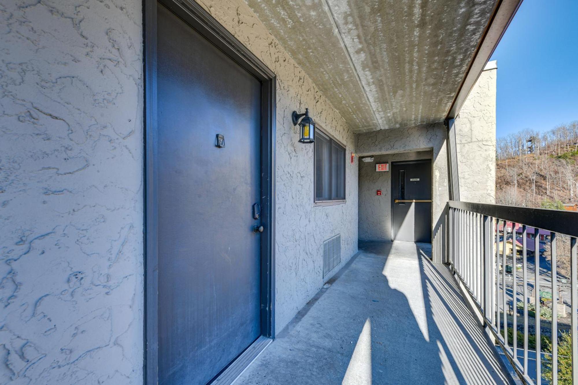 Apartment Downtown With Community Pool! Gatlinburg