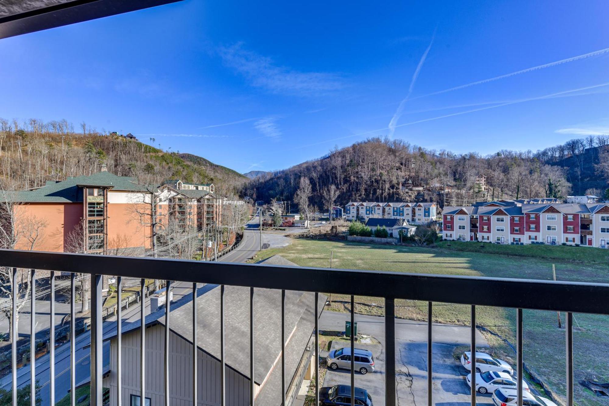 Apartment Downtown With Community Pool! Gatlinburg