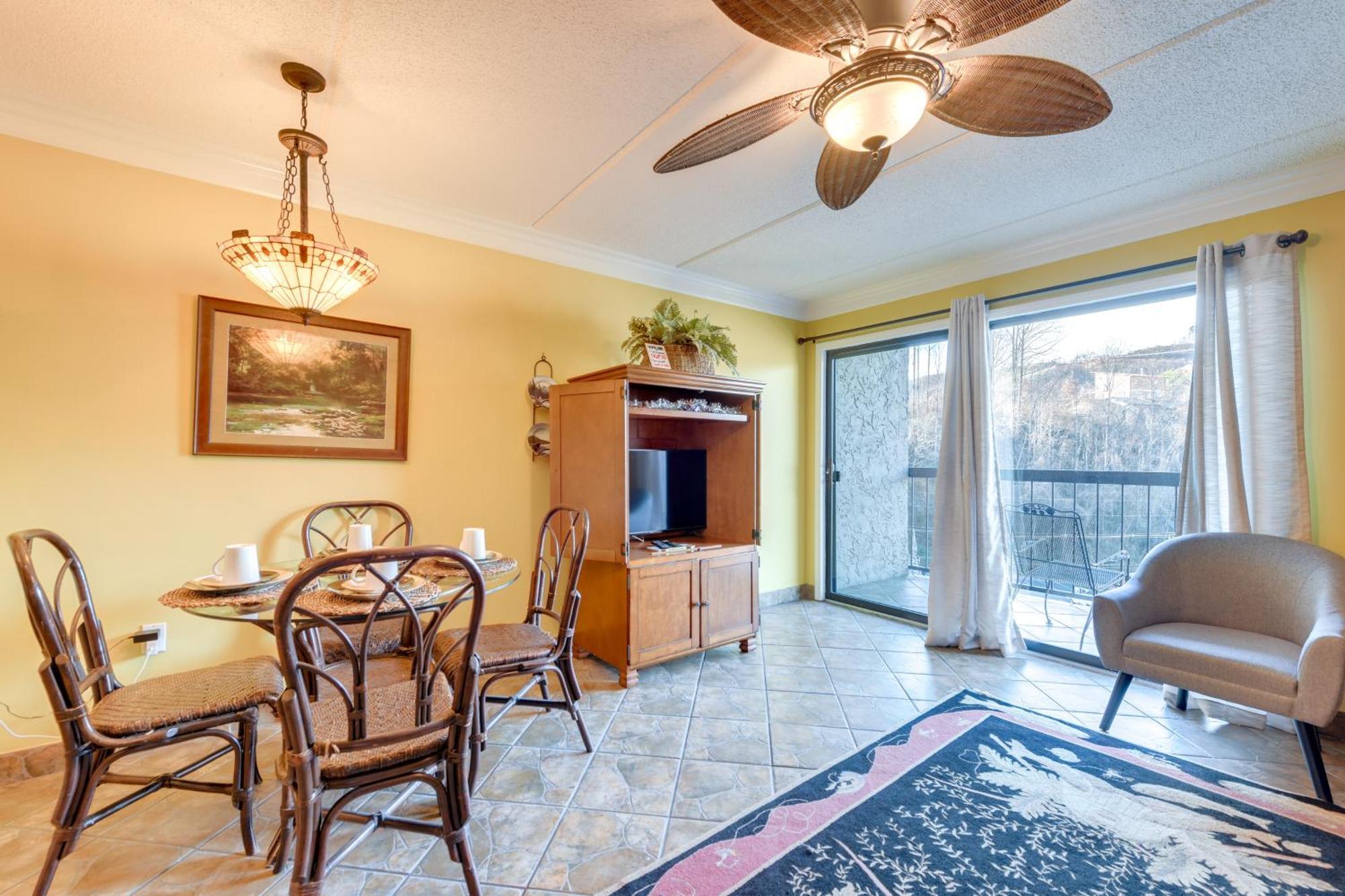 Downtown With Community Pool! * Gatlinburg