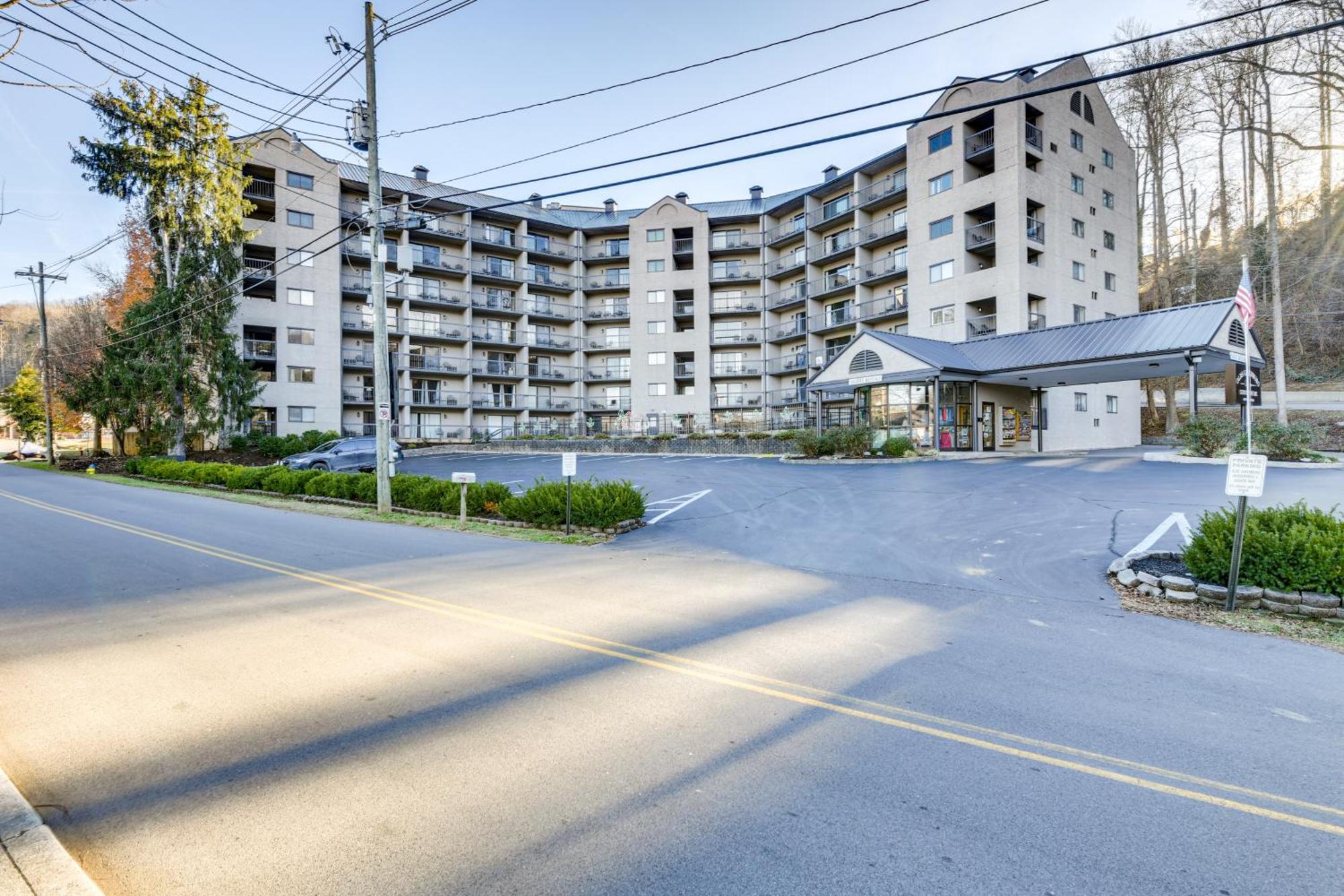 Downtown With Community Pool! Apartment Gatlinburg