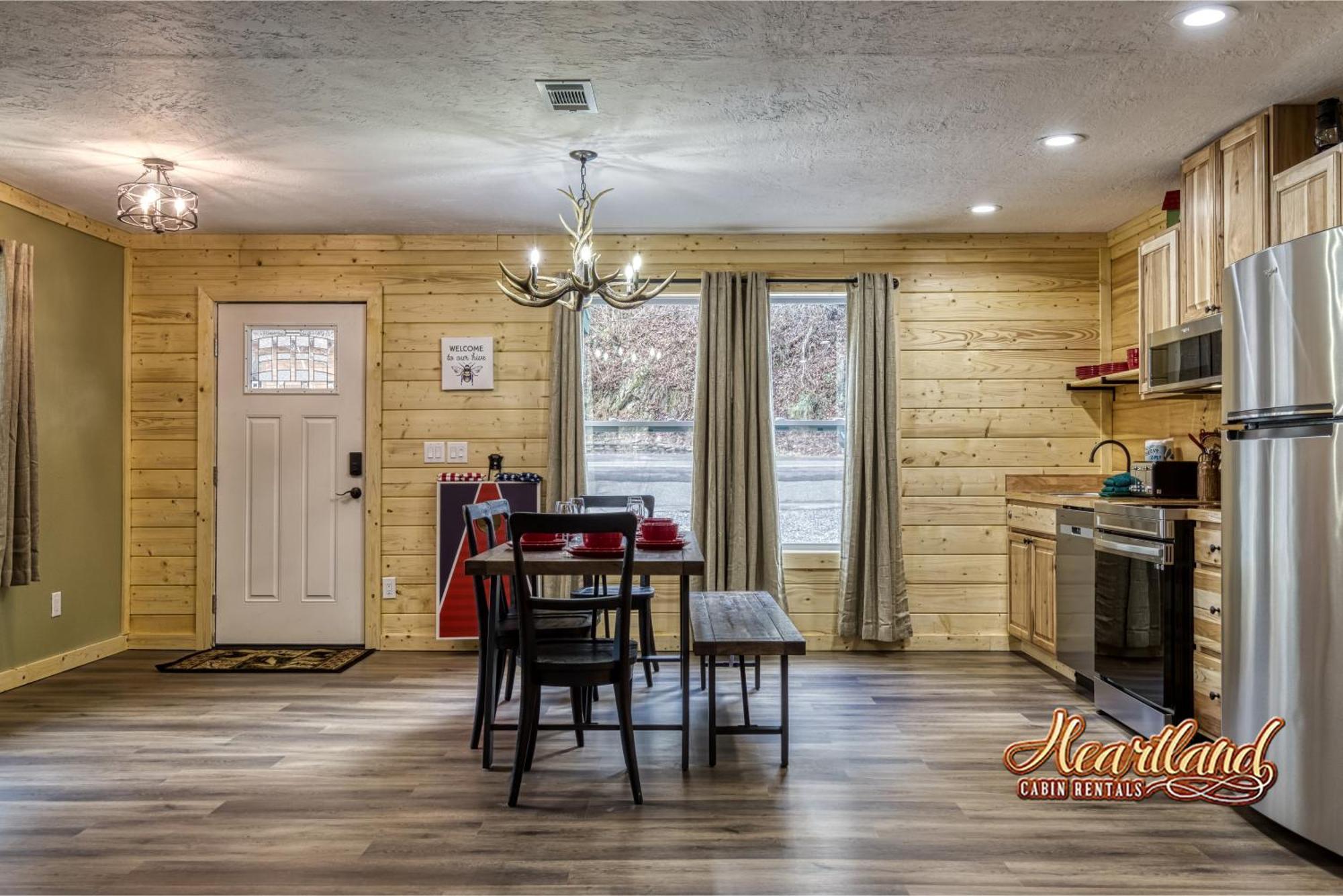 Hidden Creek Cottage! New In Holiday home