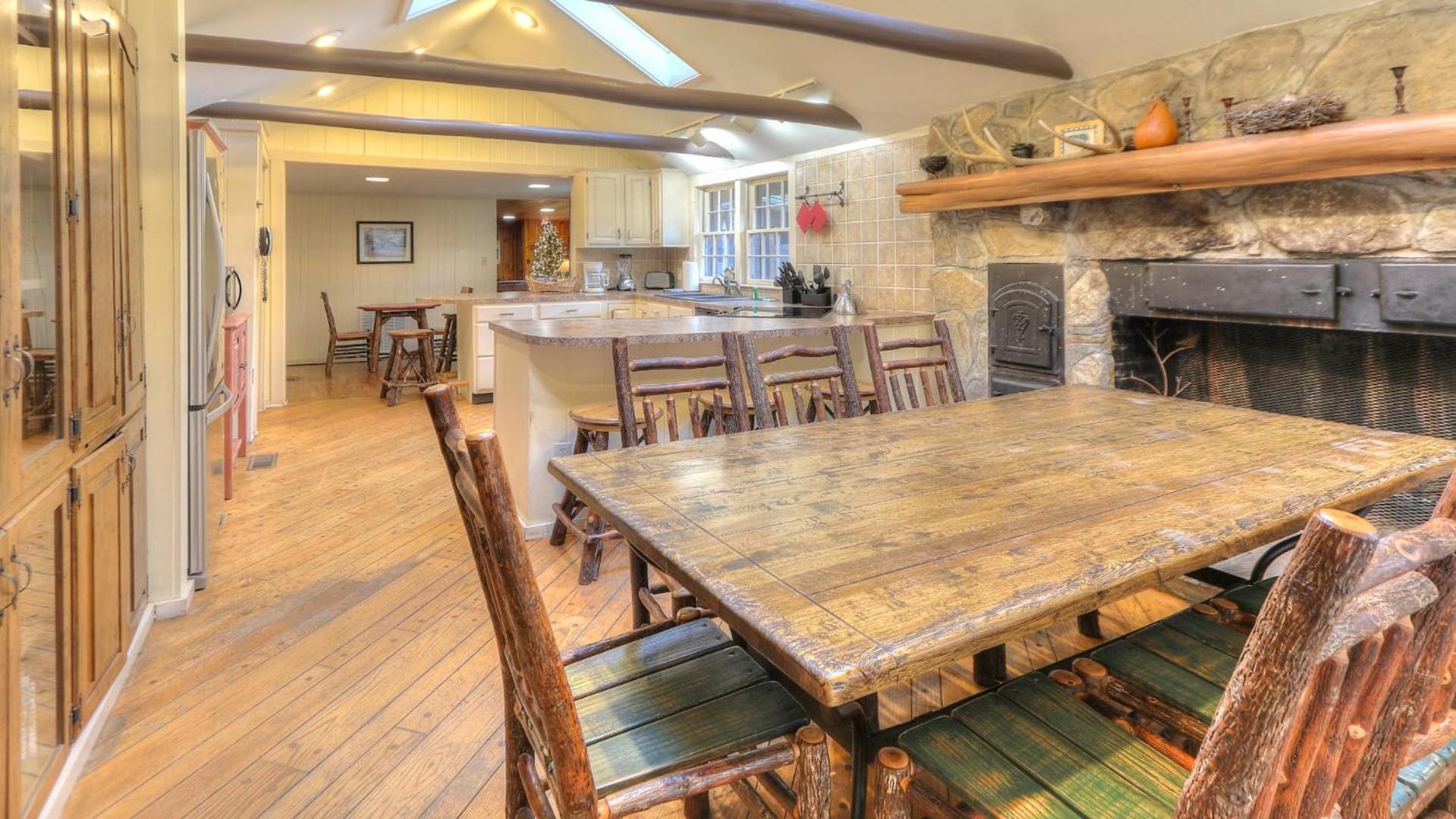 The Fish House At Norton Creek 6 Bedroom Gatlinburg
