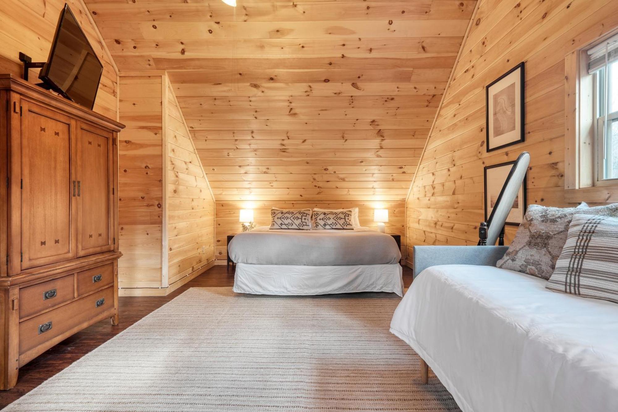 Ashberry By Avantstay Large Cabin Surrounded In Pine Tree W River Views Game Holiday home