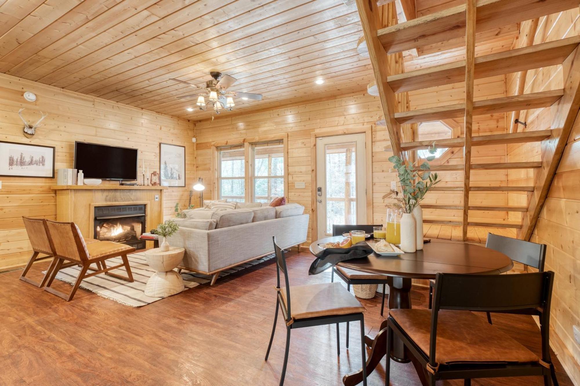 Holiday home Ashberry By Avantstay Large Cabin Surrounded In Pine Tree W River Views Game