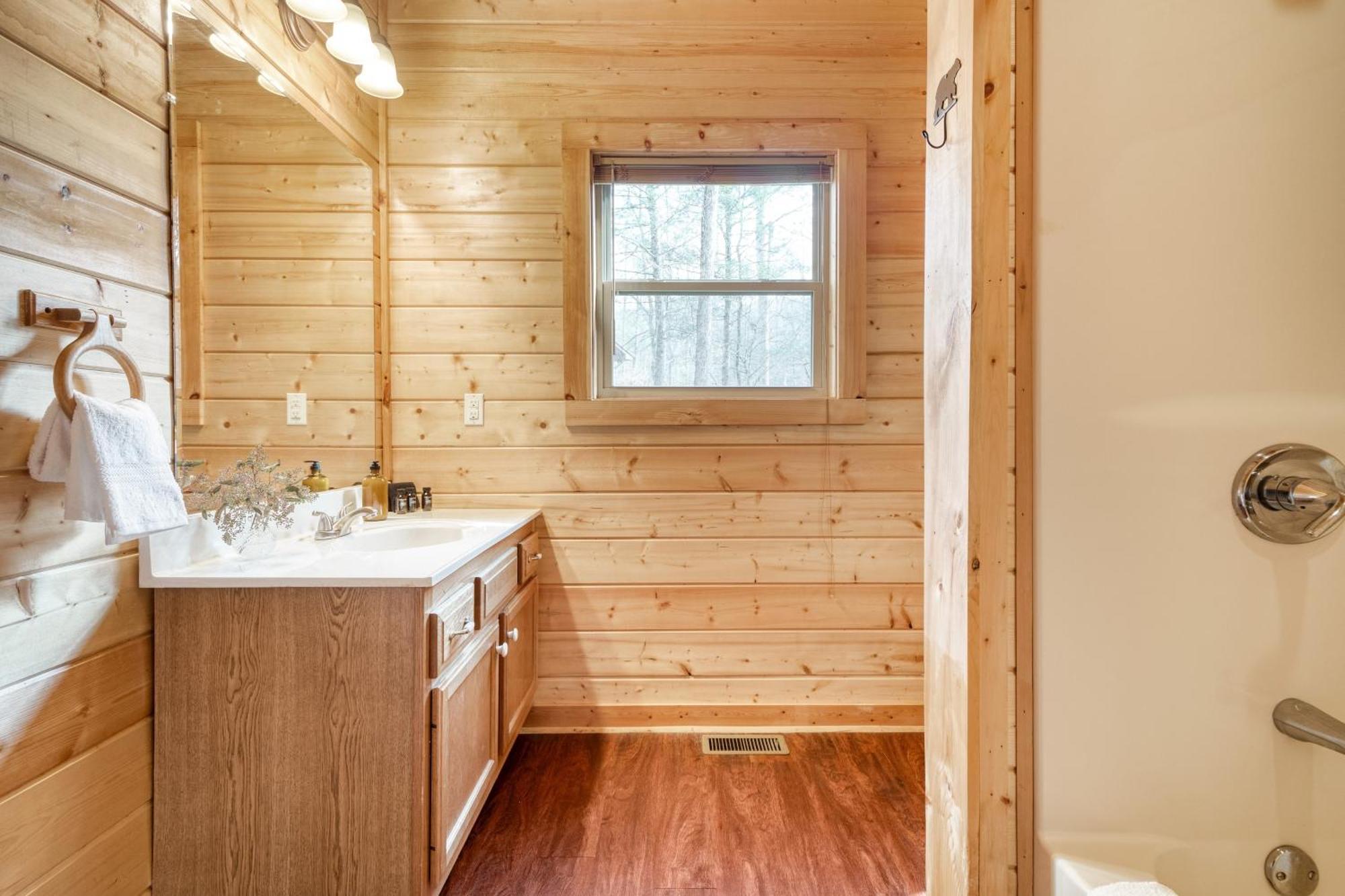 Ashberry By Avantstay Large Cabin Surrounded In Pine Tree W River Views Game Gatlinburg