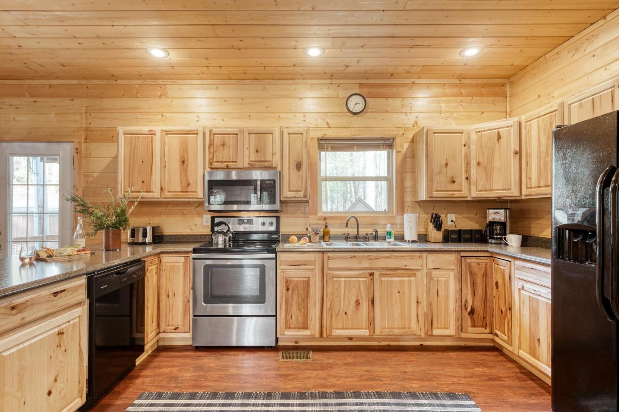 Ashberry By Avantstay Large Cabin Surrounded In Pine Tree W River Views Game Holiday home