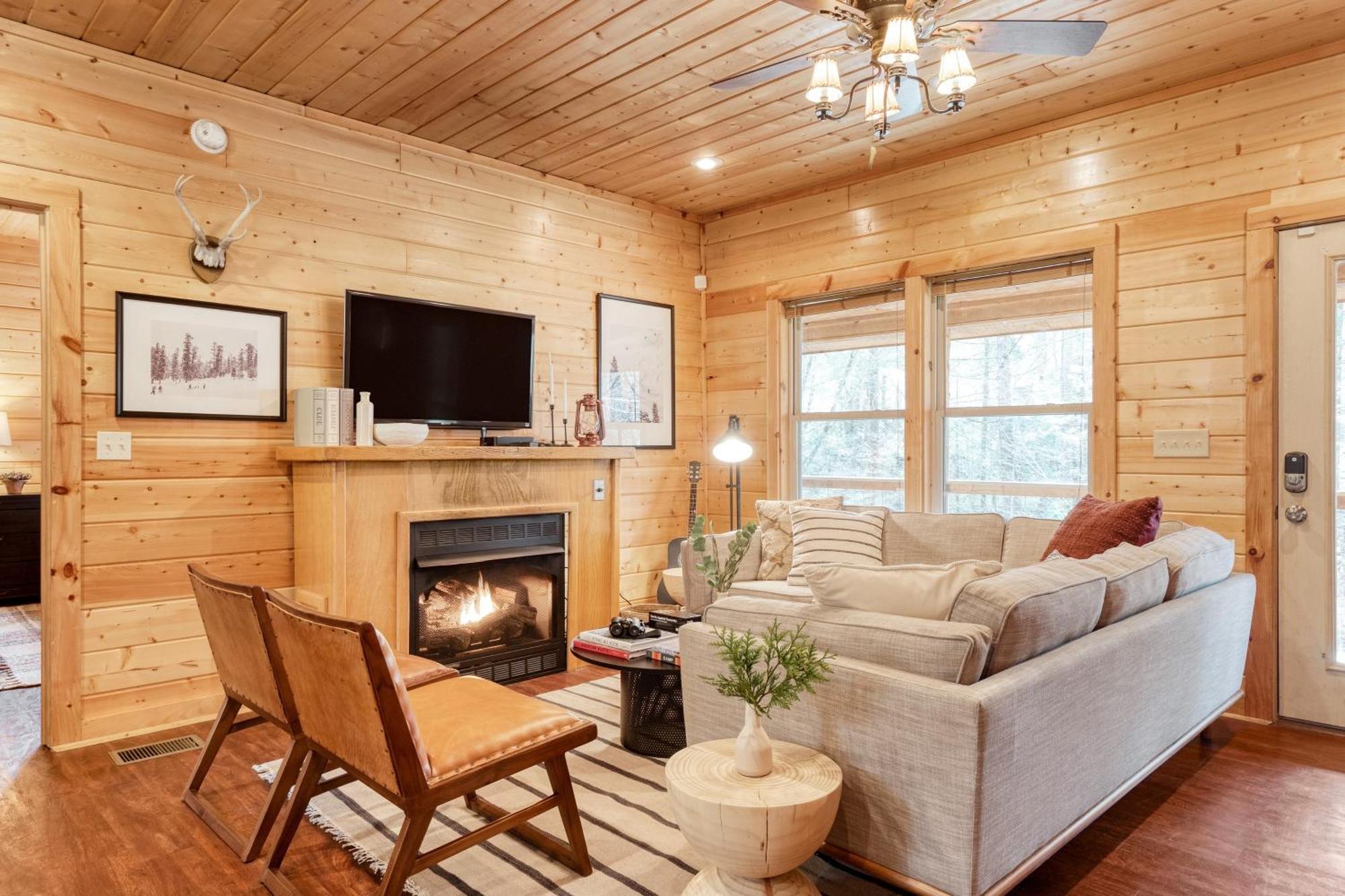 Ashberry By Avantstay Large Cabin Surrounded In Pine Tree W River Views Game *